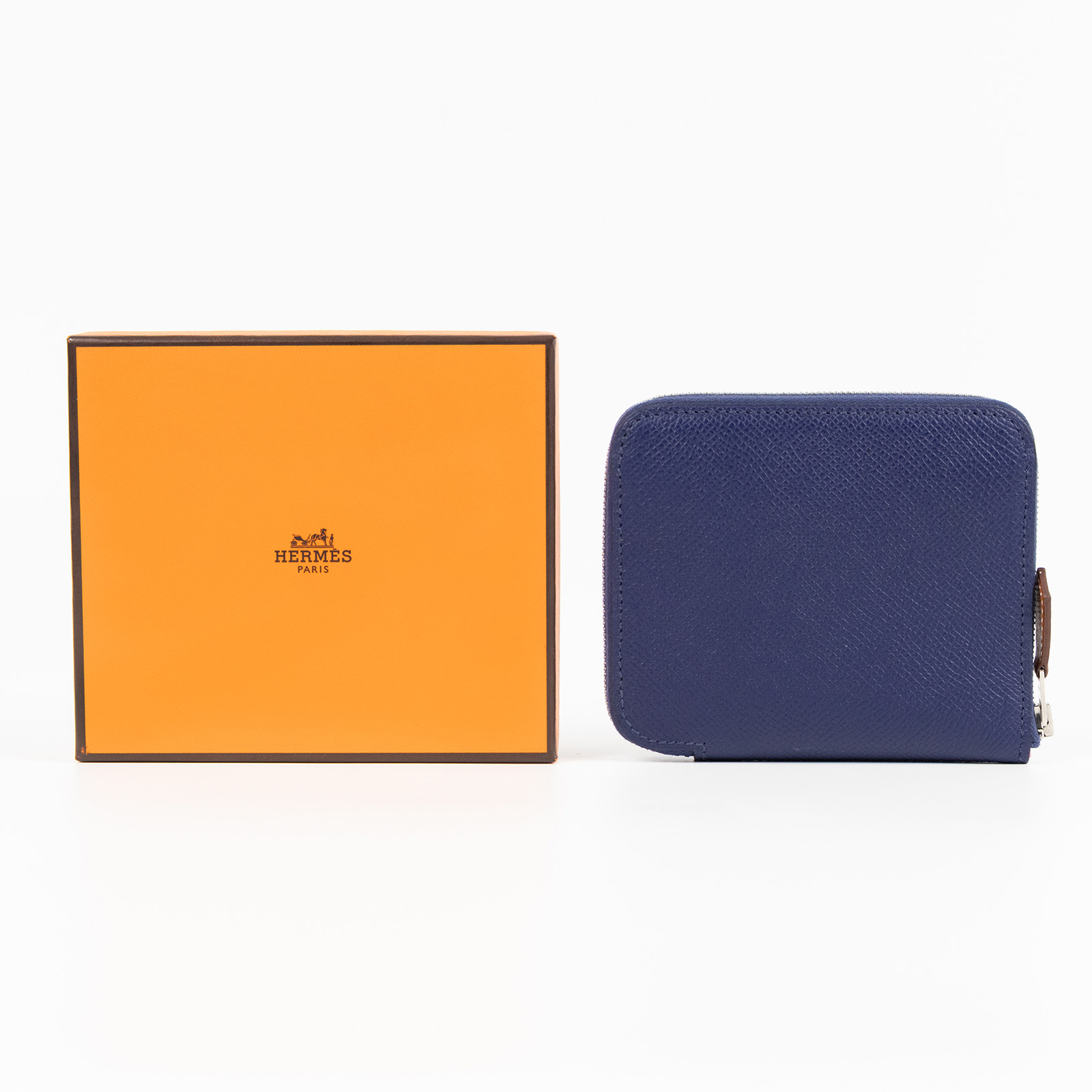愛馬仕 Hermès SilkIn 拉鍊 絲巾 短夾 錢包 SILK C SI 009 DB C刻深藍絲巾短夾 原廠盒子