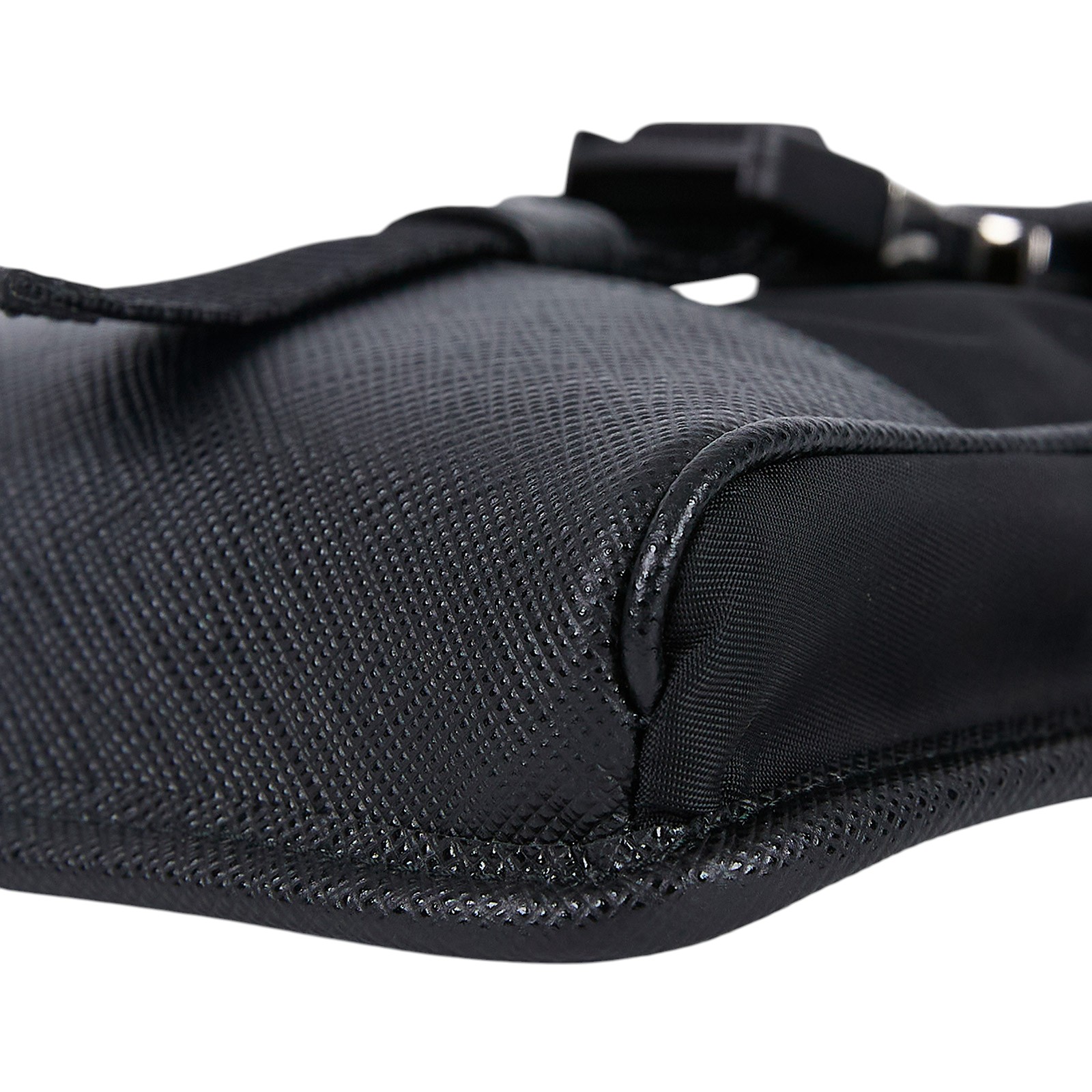 普拉達 PRADA Re-Nylon Saffiano 皮革 智慧型手機 保護套 2ZH109_2DMH 黑尼龍手機包 原廠盒子/保證卡/背帶