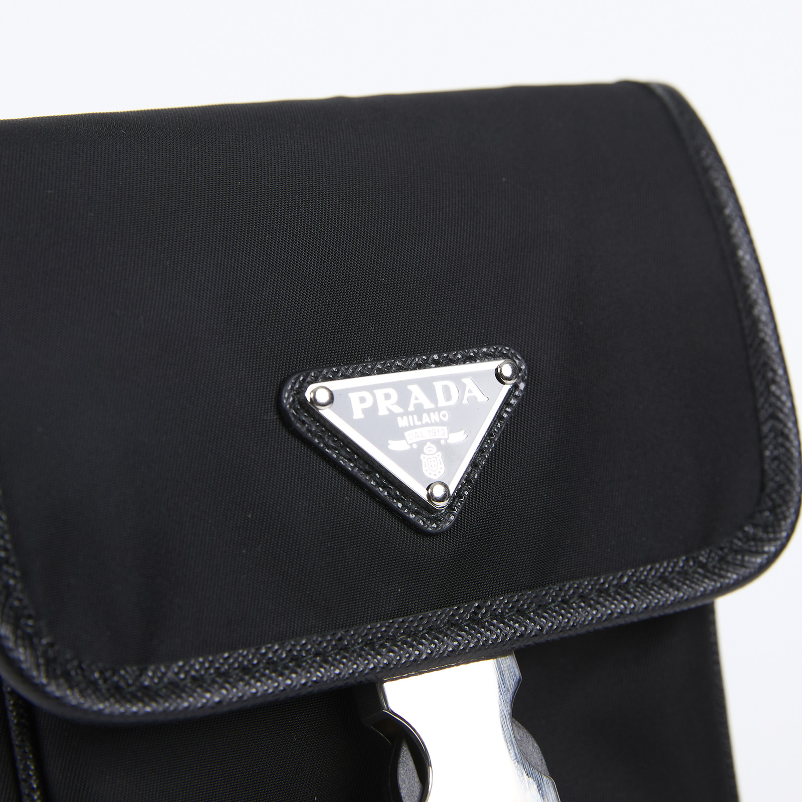 普拉達 PRADA Re-Nylon Saffiano 皮革 智慧型手機 保護套 2ZH109_2DMH 黑尼龍手機包 原廠盒子/保證卡/背帶