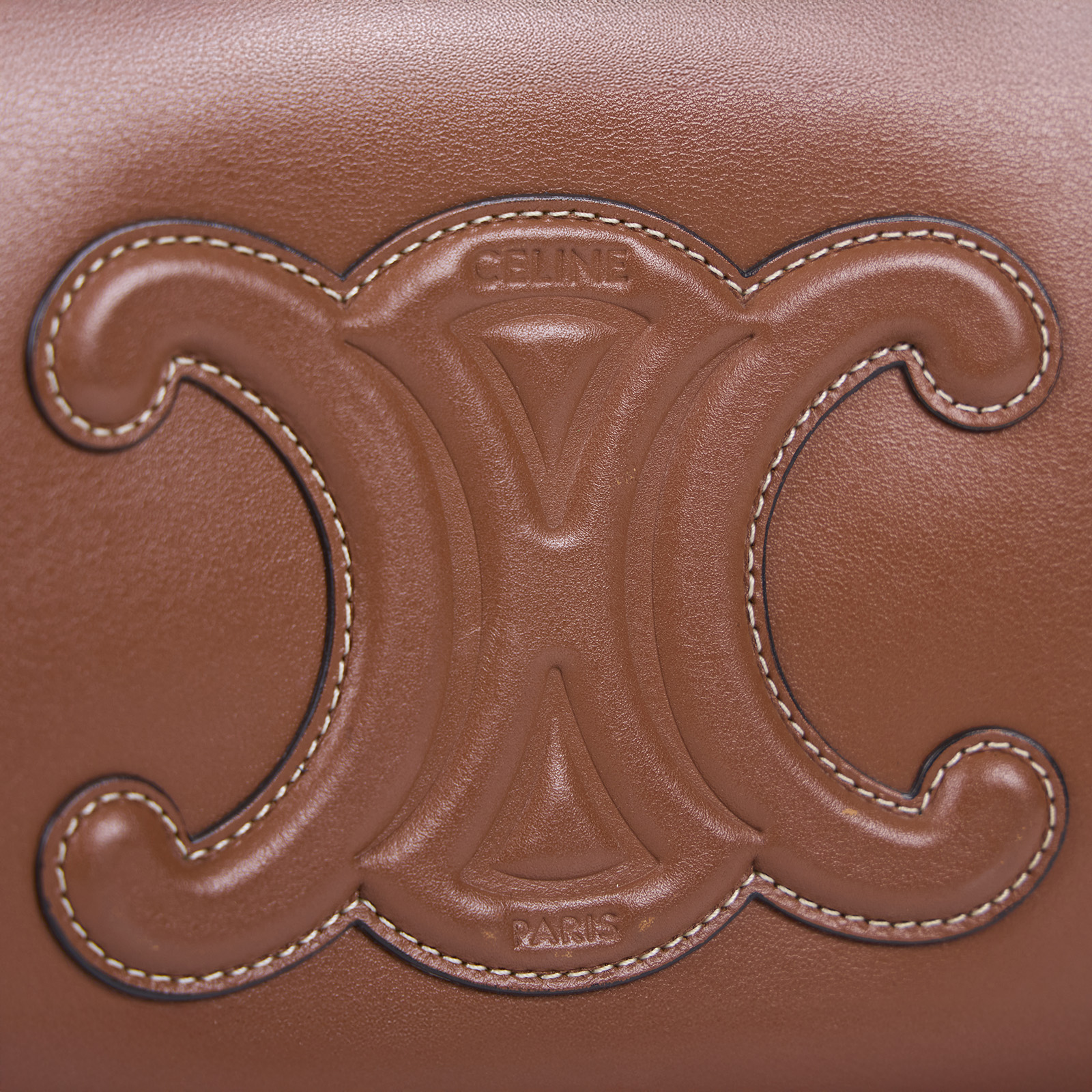 思琳 CELINE Folco Cuir Triomphe 198263DU3 焦糖FOLCO CUIR TRIOMPHE斜背馬鞍包 防塵袋