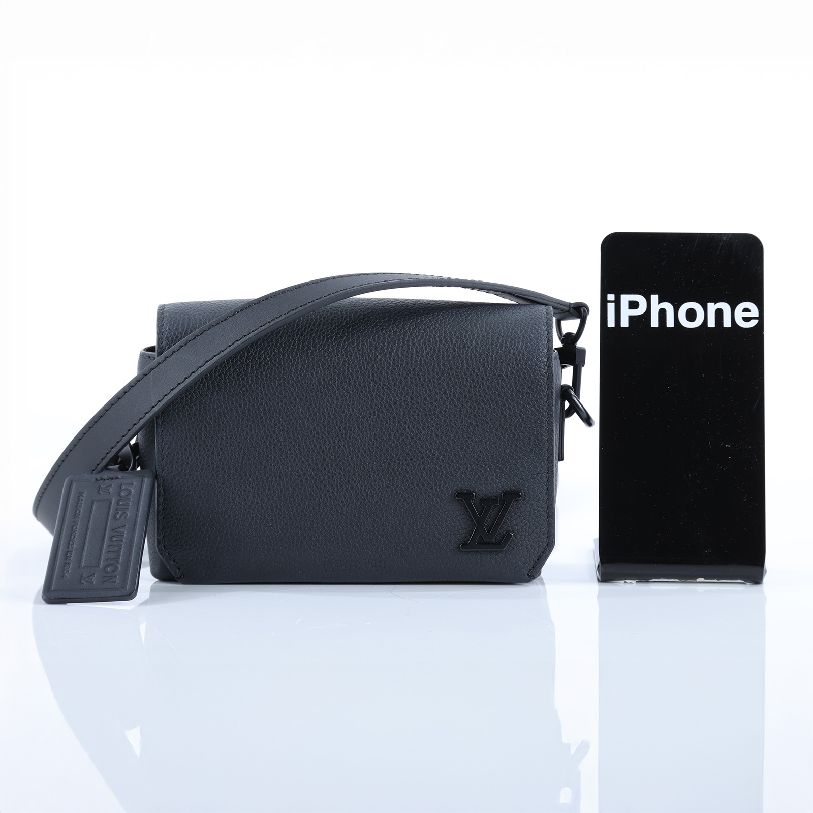 路易威登 LOUIS VUITTON 翻蓋隨身錢包 牛皮 黑色 M82085 晶片款 黑Aerogram隨身掀蓋包 背帶/吊牌