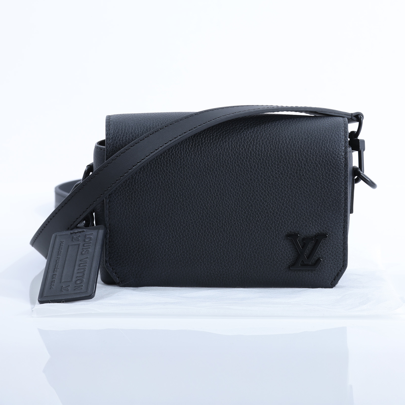 路易威登 LOUIS VUITTON 翻蓋隨身錢包 牛皮 黑色 M82085 晶片款 黑Aerogram隨身掀蓋包 背帶/吊牌