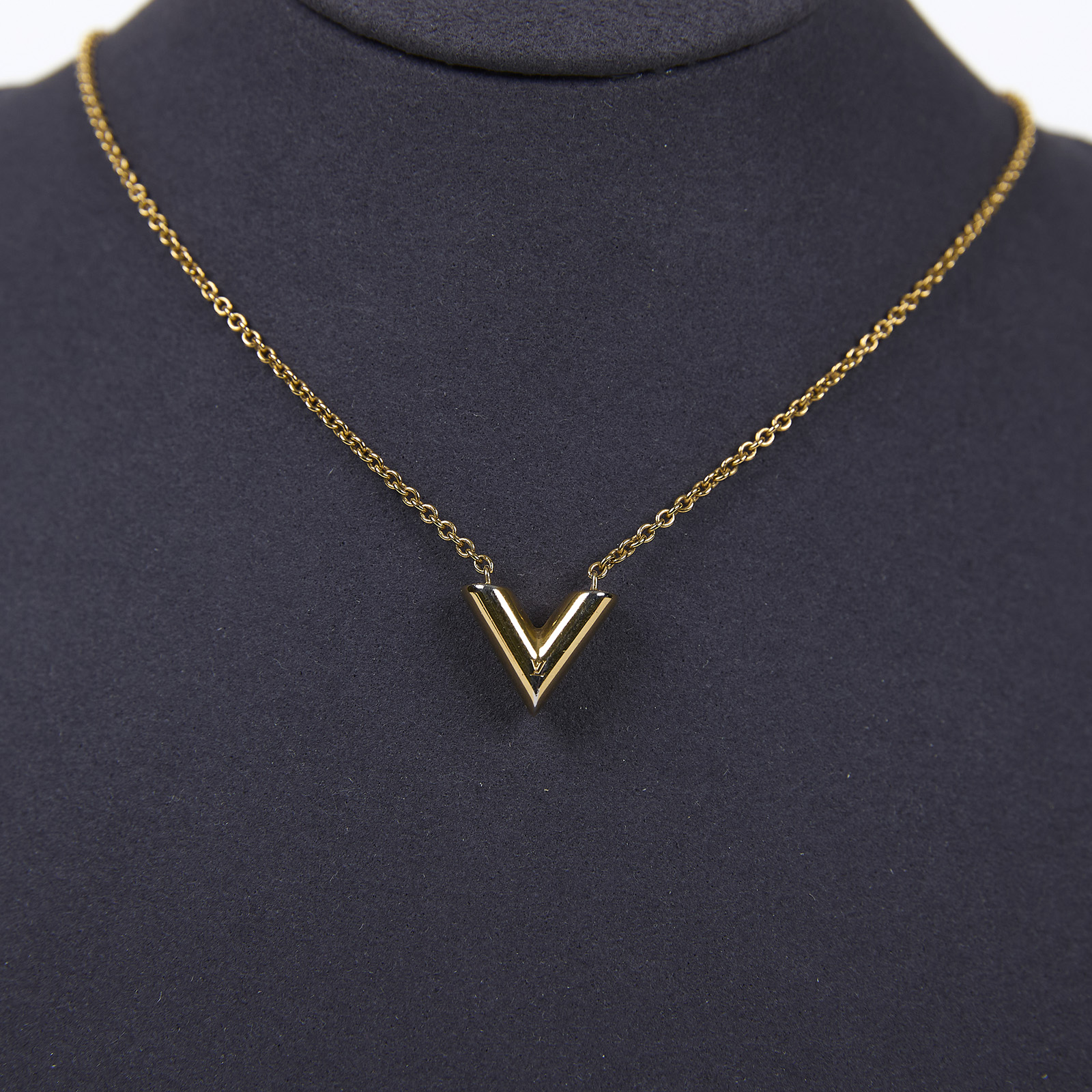 路易威登 LOUIS VUITTON Essential V 項鏈 金屬色 M61083 金色ESSENTIAL V項鍊 無附屬品