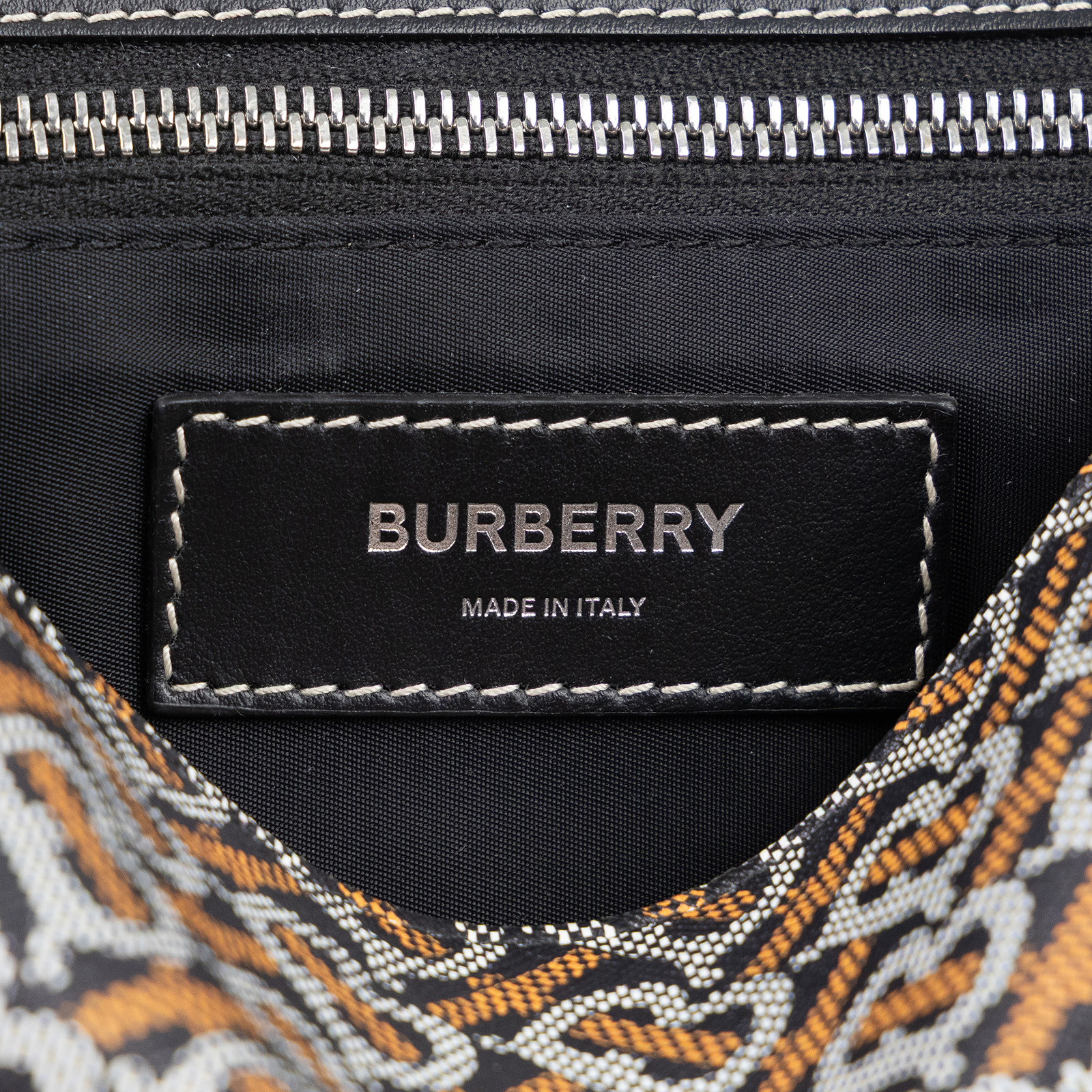 博柏利 BURBERRY TB 郵差包 80590671 黑滿版TB郵差包 防塵袋/購買證明