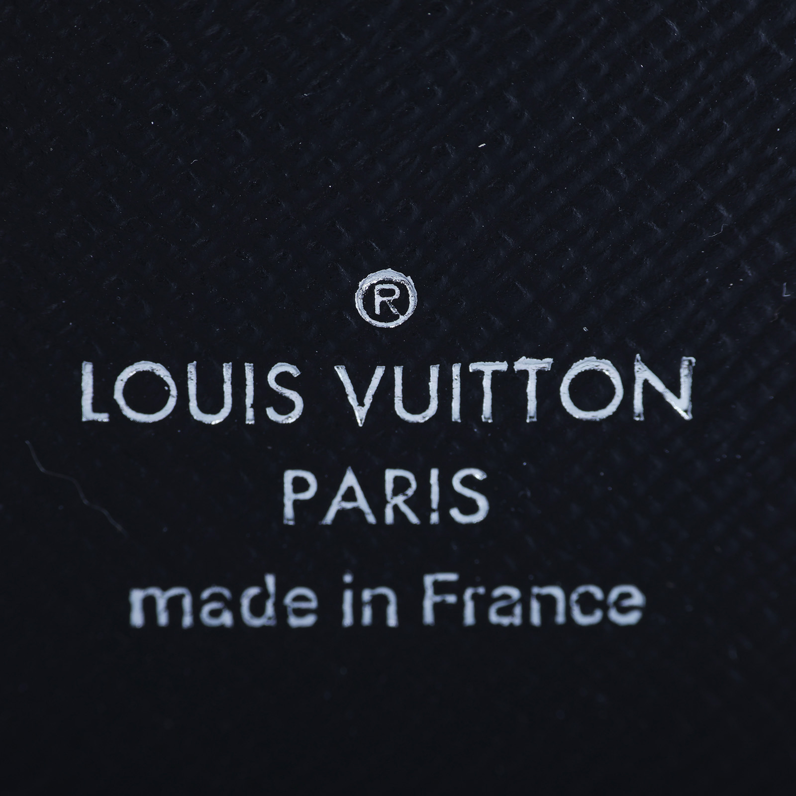 路易威登 LOUIS VUITTON Brazza 錢包 Monogram Eclipse 帆布 長夾 M61697 晶片款  原廠盒子/防塵袋