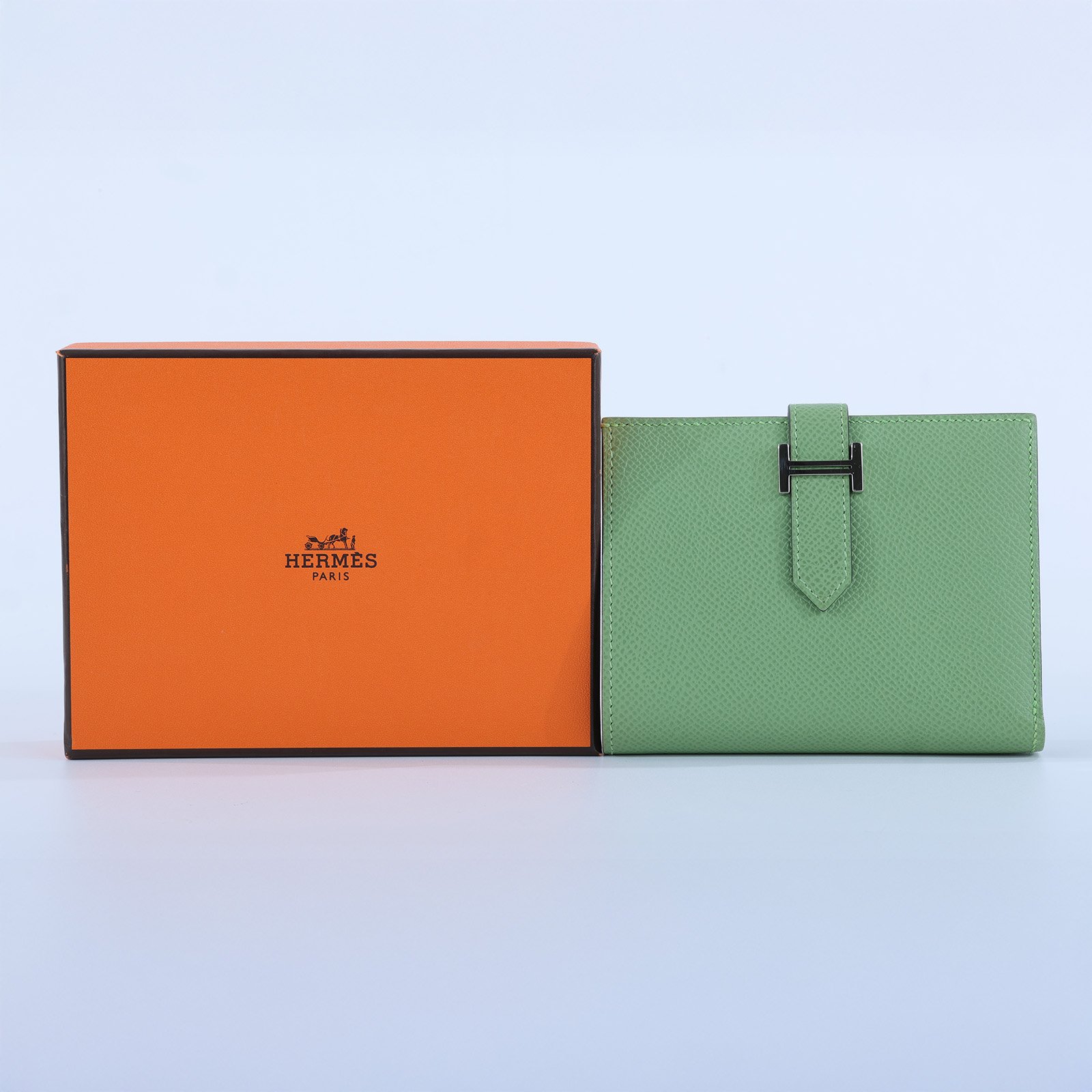 愛馬仕 Hermes Bearn 短夾 BEARN U AI 003 PO U刻 酪梨綠BEARN短夾 原廠盒子