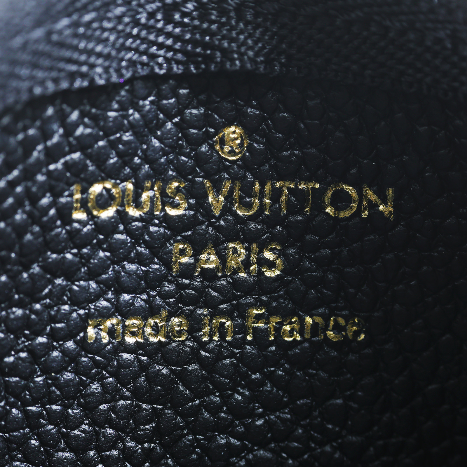 路易威登 LOUIS VUITTON 鑰匙零錢包 塗層帆布 壓花牛皮 黑色 M80879 黑壓紋鑰匙零錢包 原廠盒子/防塵袋