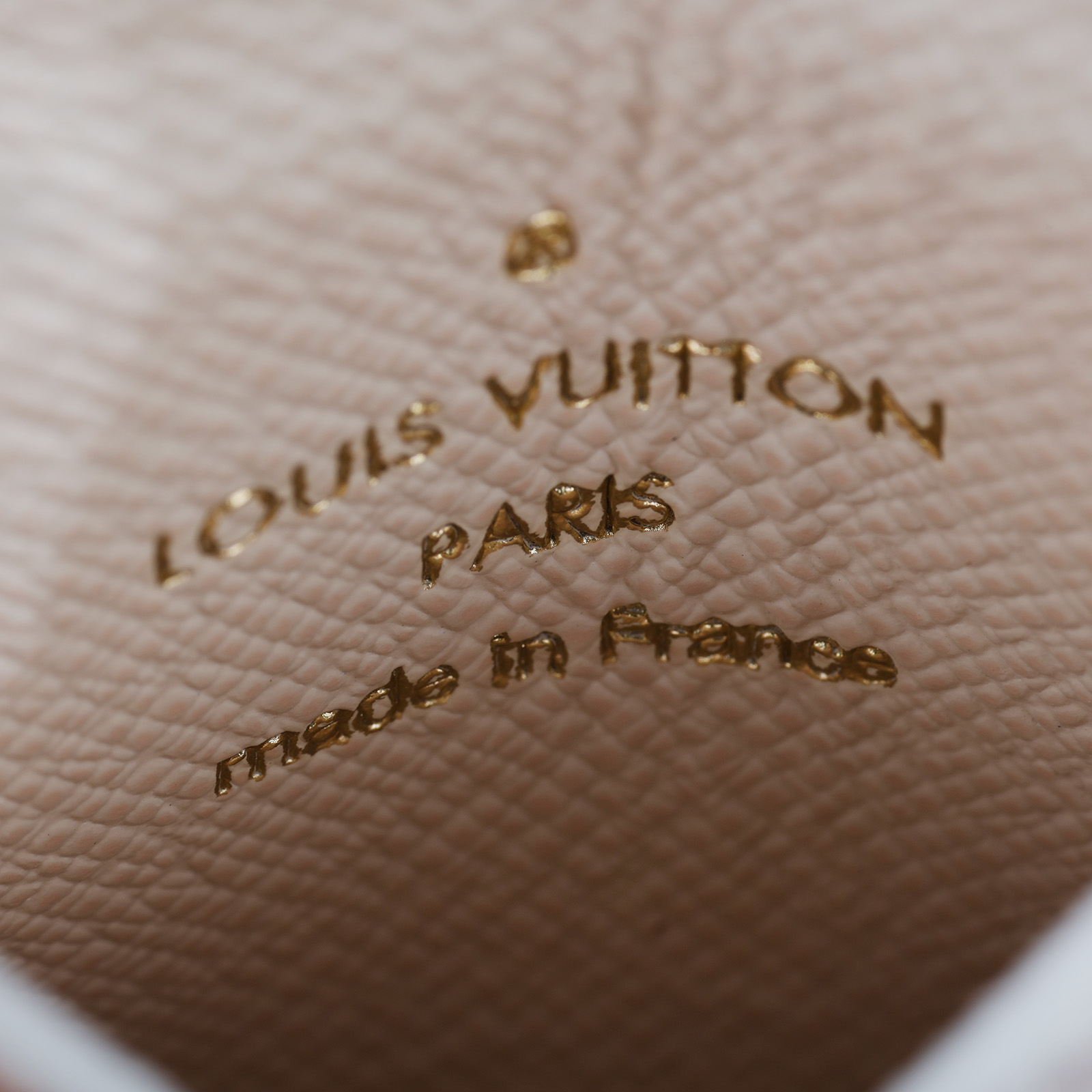 路易威登 LOUIS VUITTON Kirigami Pool 吊飾兼鑰匙扣 M00303 漸層Porte Clé Kirigami鑰匙圈 原廠盒子/防塵袋