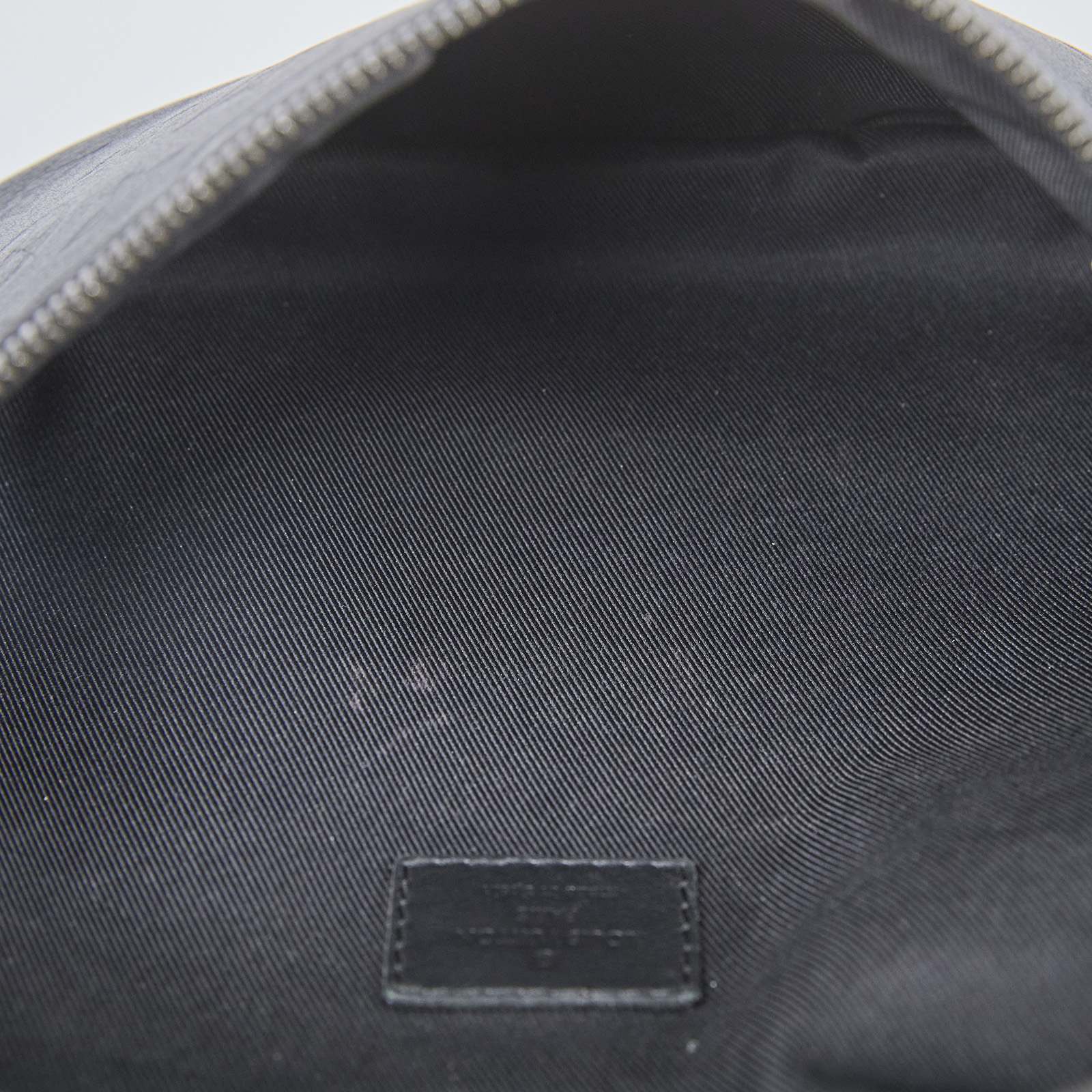 路易威登 LOUIS VUITTON Discovery 壓花小牛皮 腰包 黑色 M44388 黑壓紋DISCOVERY腰包 原廠盒子/防塵袋/購買證明/發票