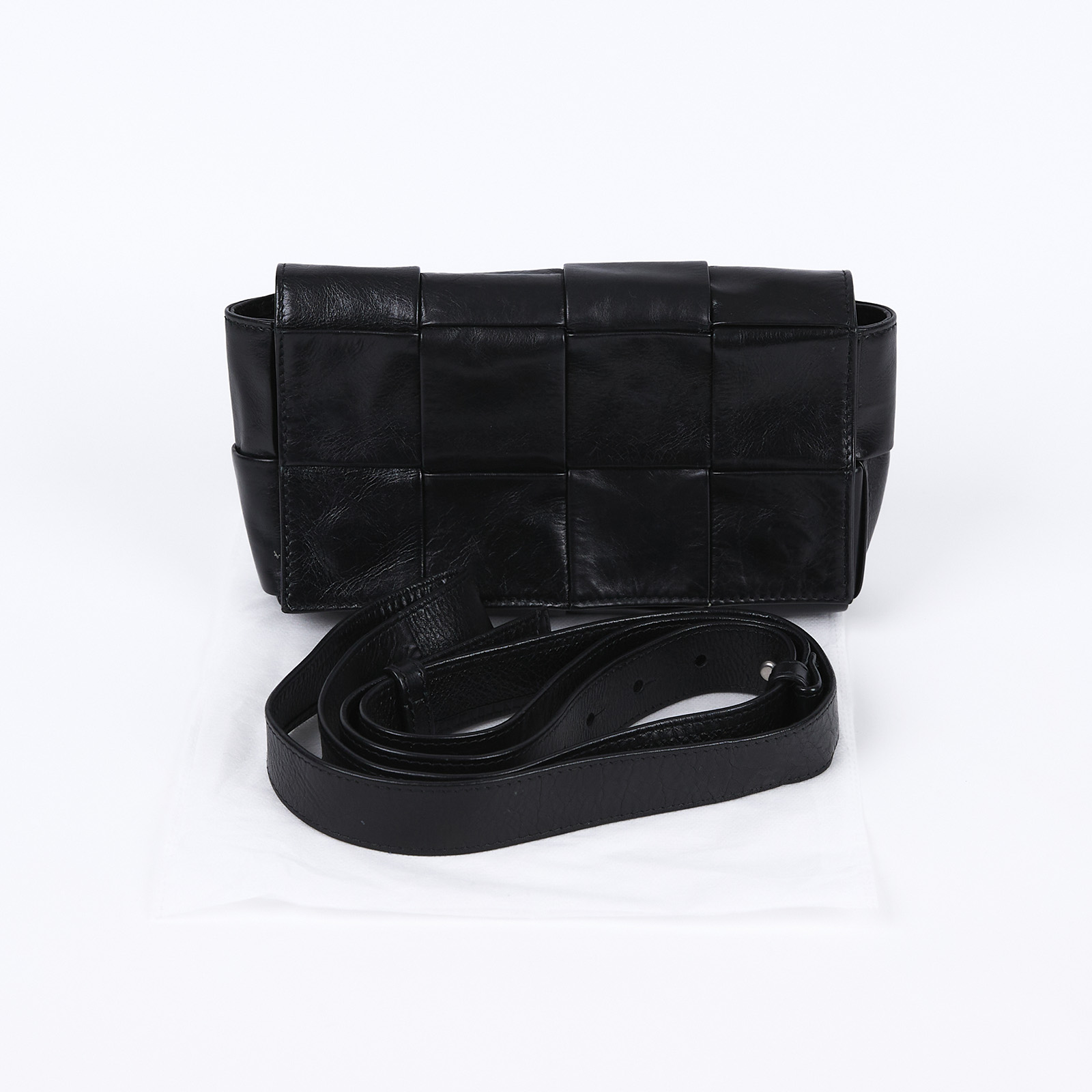 寶緹嘉 BOTTEGA VENETA Cassette 斜挎包 651053VCQ 晶片款 黑油蠟皮CASSETTE 4x2 背帶