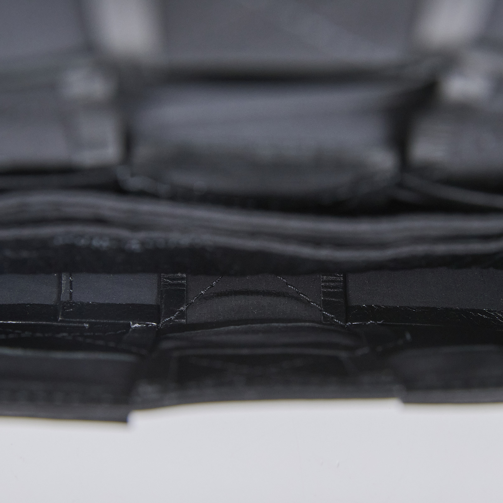 寶緹嘉 BOTTEGA VENETA Cassette 斜挎包 651053VCQ 晶片款 黑油蠟皮CASSETTE 4x2 背帶