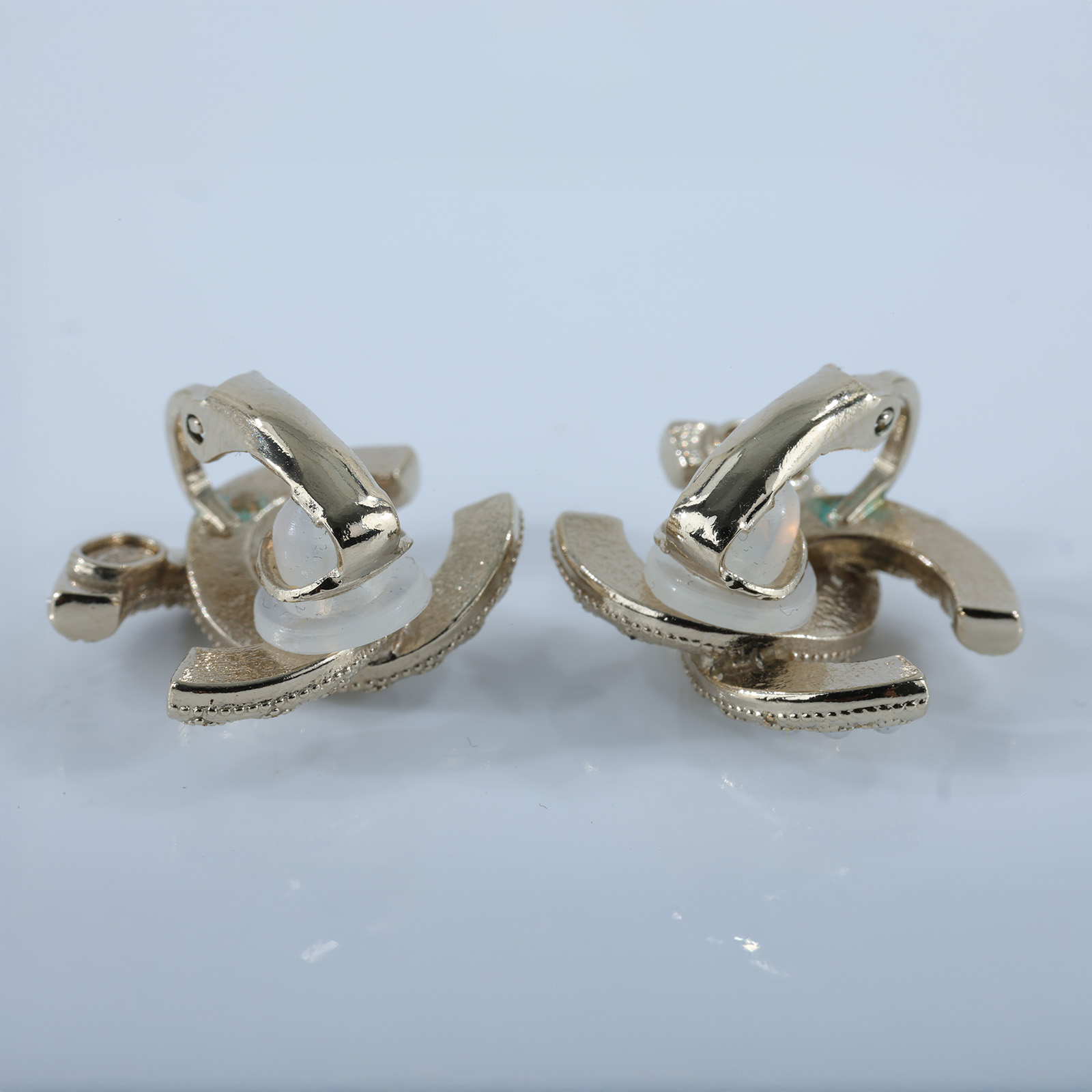 香奈兒 CHANEL 夾式耳環 A21A 珍珠拚黑鑽雙C耳夾 原廠盒子/防塵袋