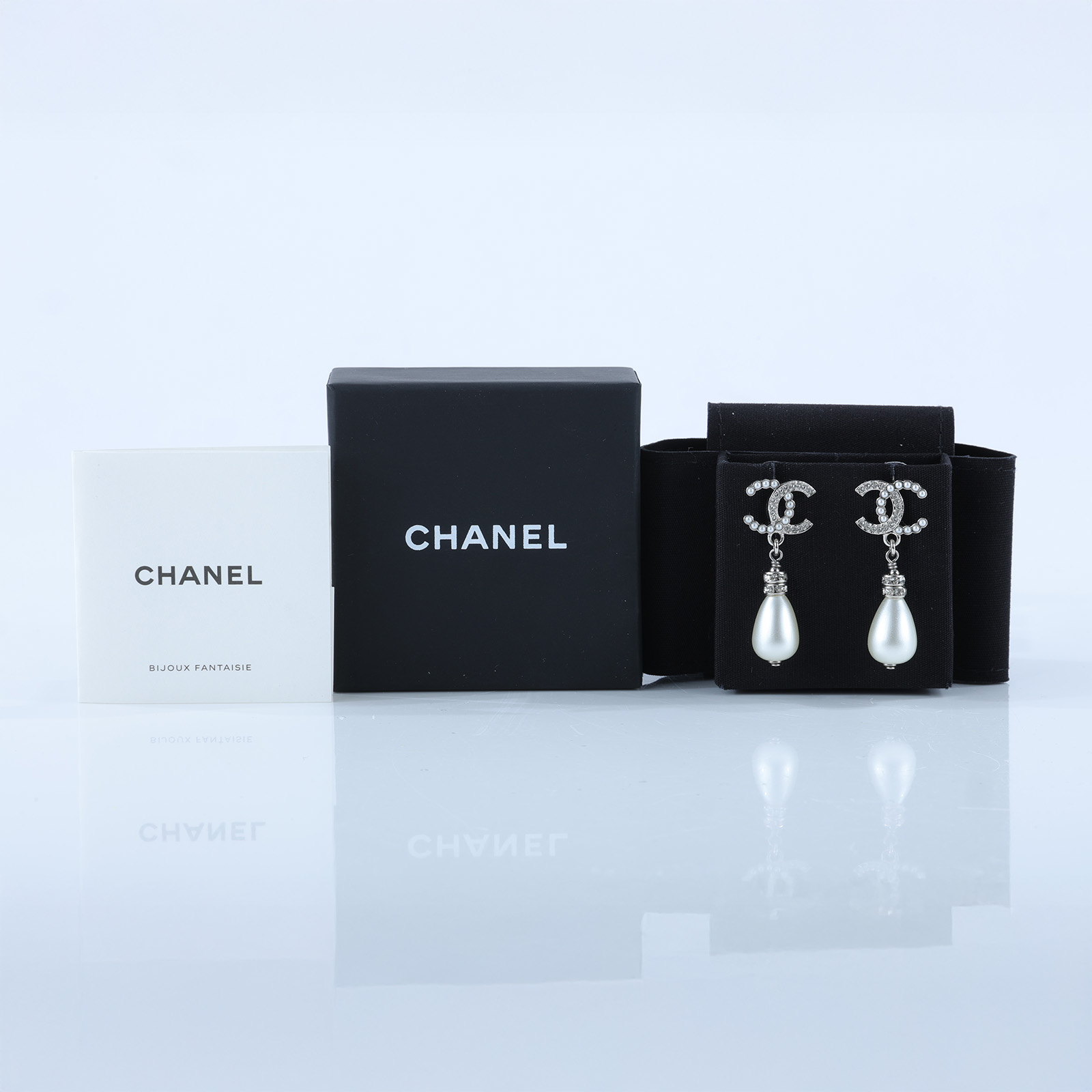 香奈兒 CHANEL 耳釘 B24S 銀色水鑽珍珠垂墜耳環 原廠盒子/防塵袋