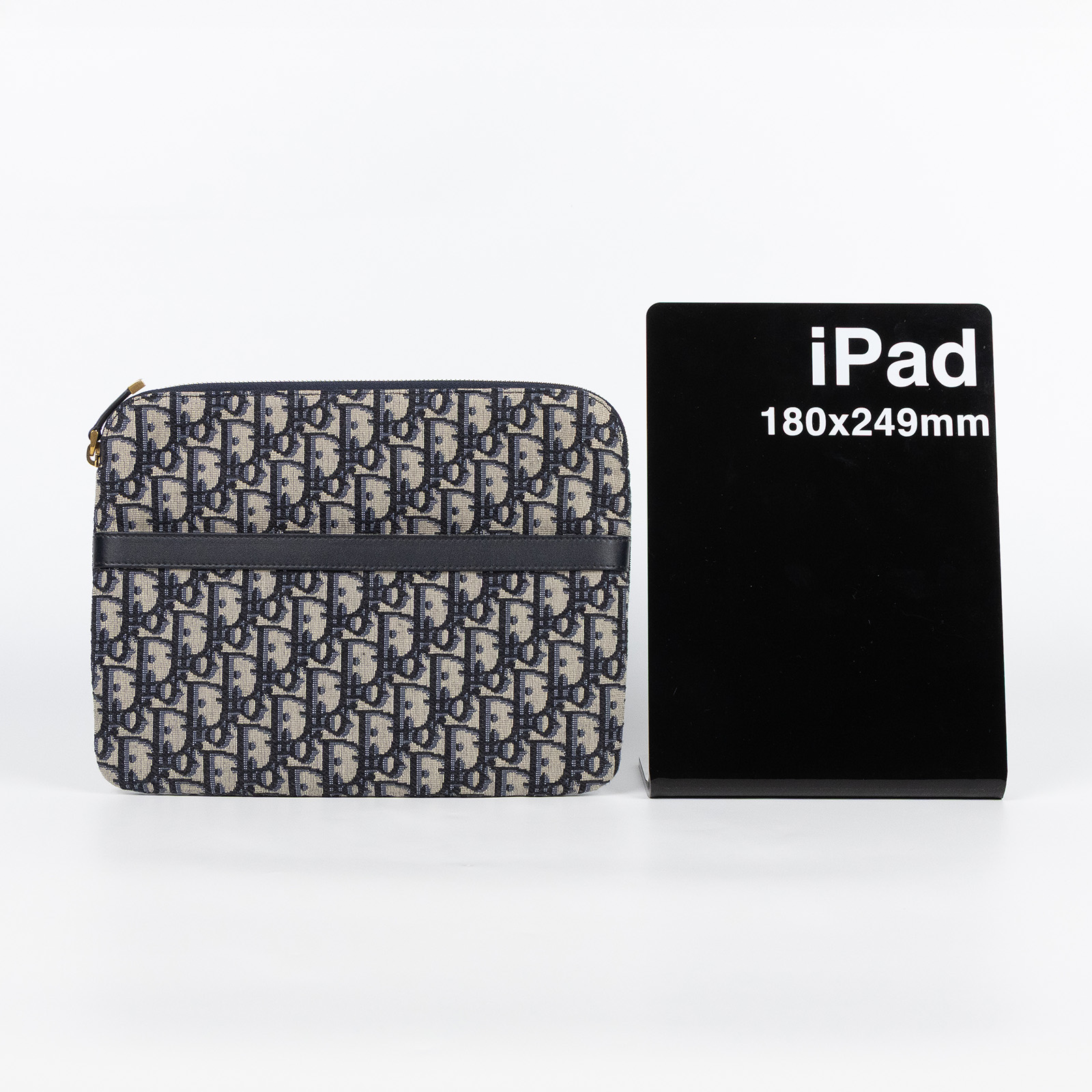 迪奧 CHRISTIAN DIOR DiorTravel 旅行套組 S5476CTZQ 藍黑緹花手拿包 防塵袋