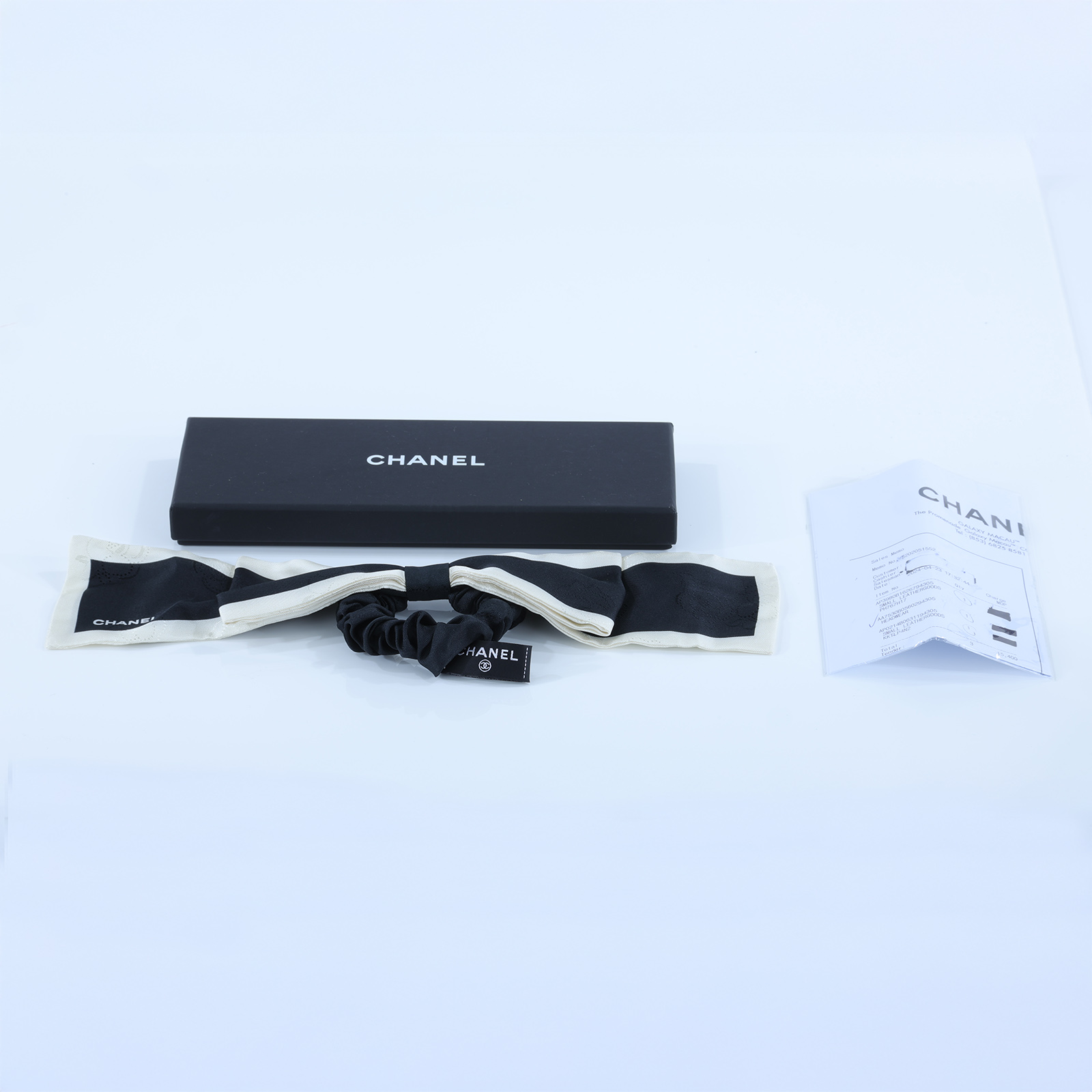 香奈兒 CHANEL 蝴蝶結髮圈 真絲 Logo 山茶花 黑色 AA7530 蝴蝶結髮圈 原廠盒子/購買證明