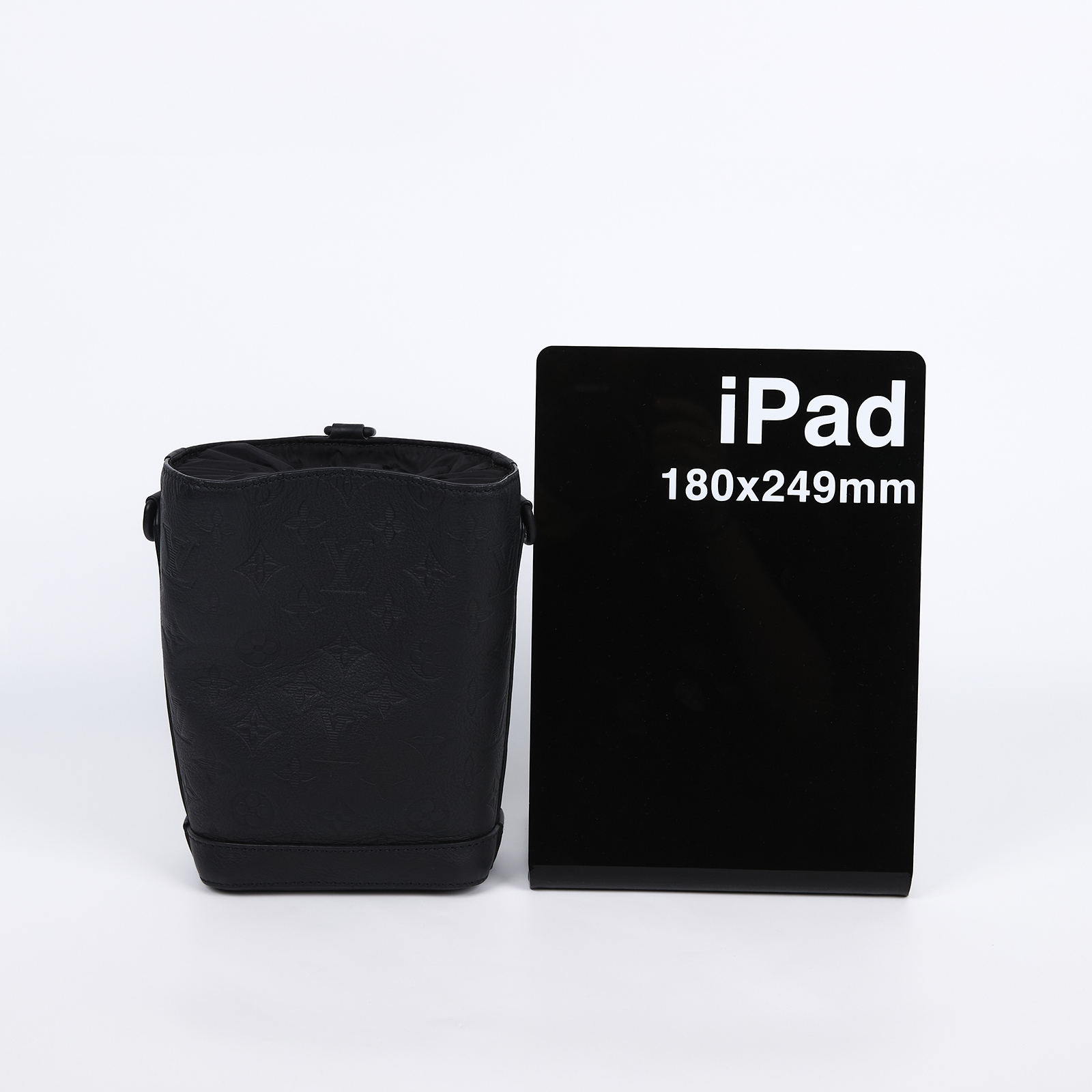 路易威登 LOUIS VUITTON Noe Sling 老花 水桶包 M82248 晶片款 黑牛皮壓紋Noe Sling水桶包 原廠盒子/防塵袋/背帶