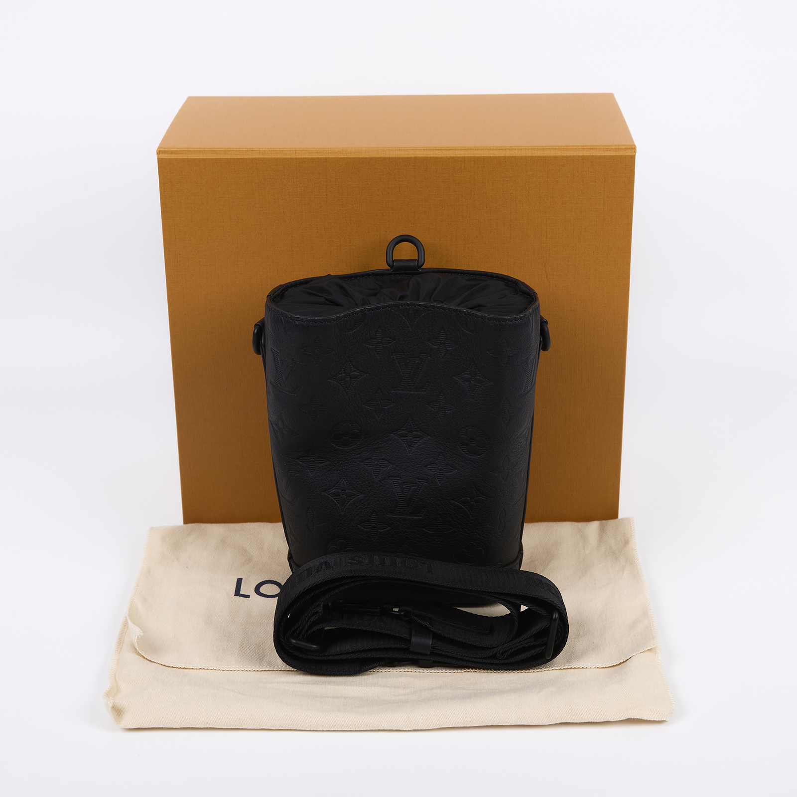 路易威登 LOUIS VUITTON Noe Sling 老花 水桶包 M82248 晶片款 黑牛皮壓紋Noe Sling水桶包 原廠盒子/防塵袋/背帶