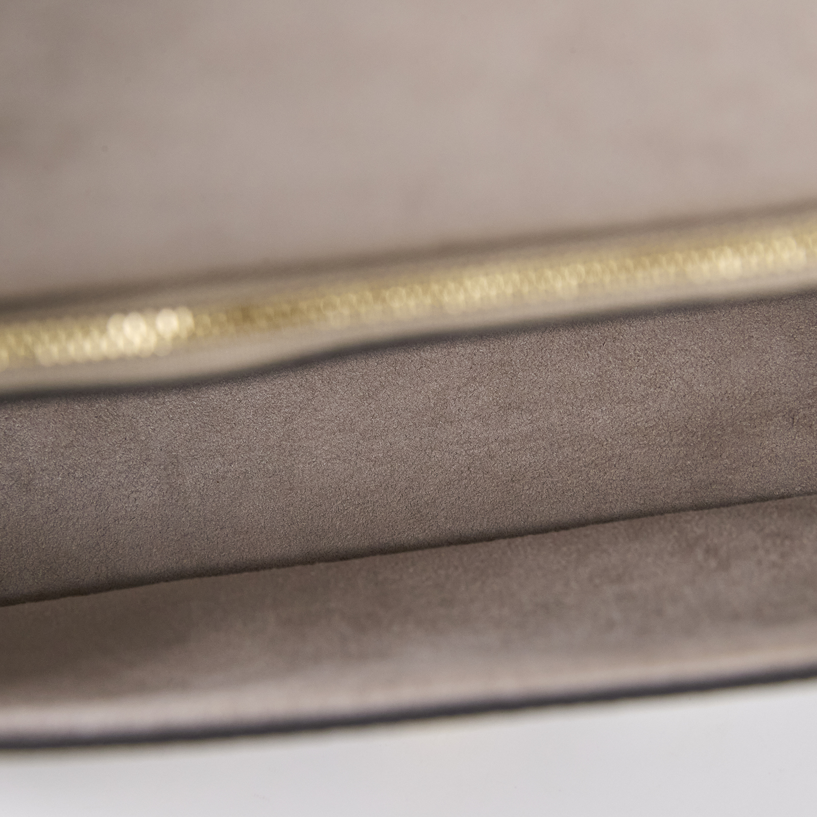 路易威登 LOUIS VUITTON Diane 腋下包法棍 單肩背包 斑鳩灰 奶油色 M46583 晶片款 斑鳩灰Diane肩背包 原廠盒子/防塵袋/背帶2