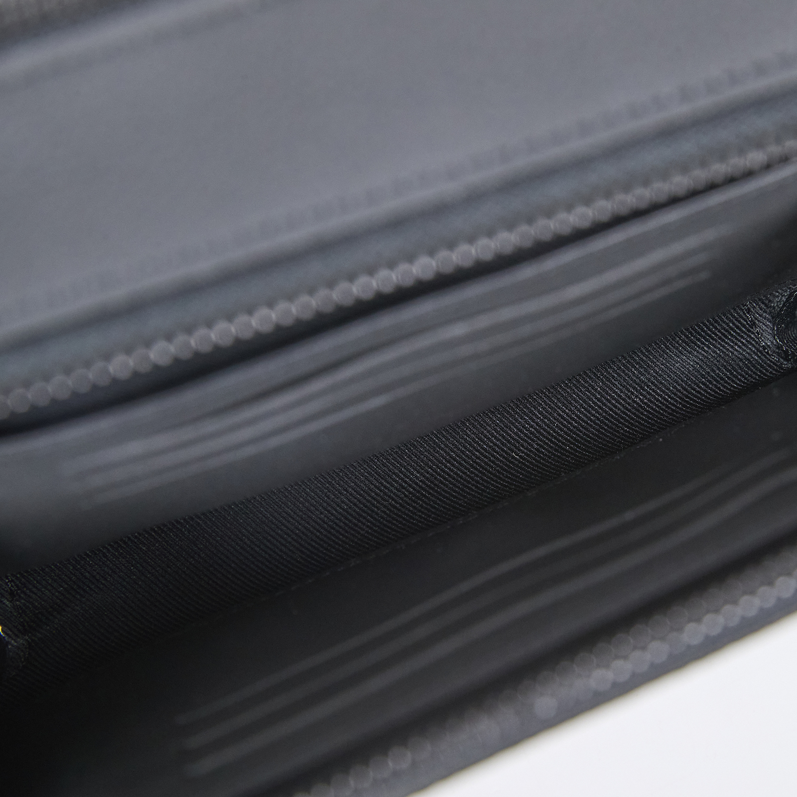 路易威登 LOUIS VUITTON Alpha 隨身錢包 小牛皮 黑色 M59161 晶片款 黑皮革Alpha側背包 防塵袋/背帶