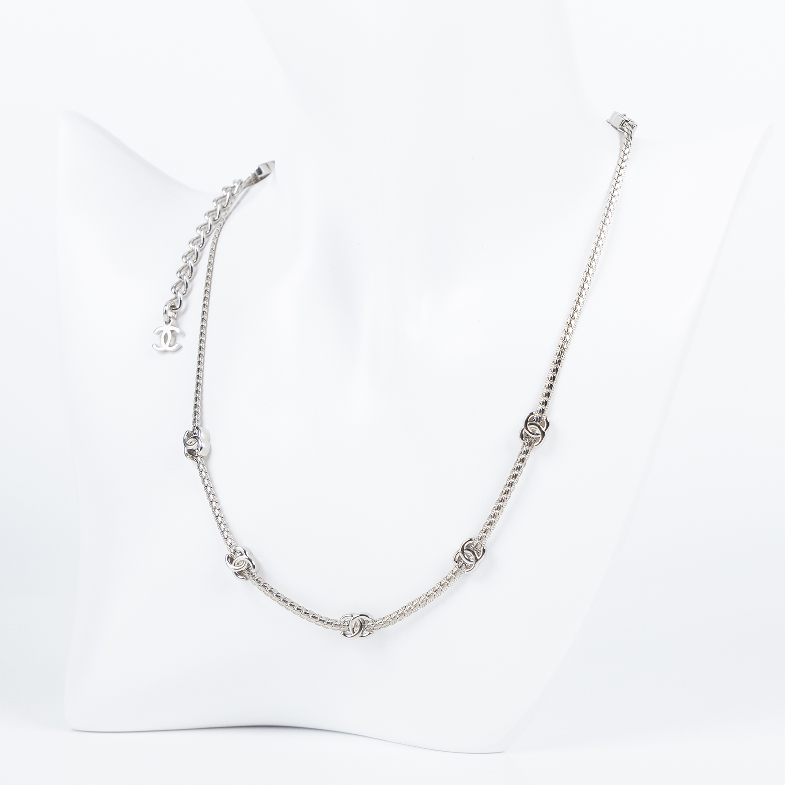 香奈兒 CHANEL CC LOGO 項鍊 A25 V 銀色雙C項鍊 原廠盒子/內襯