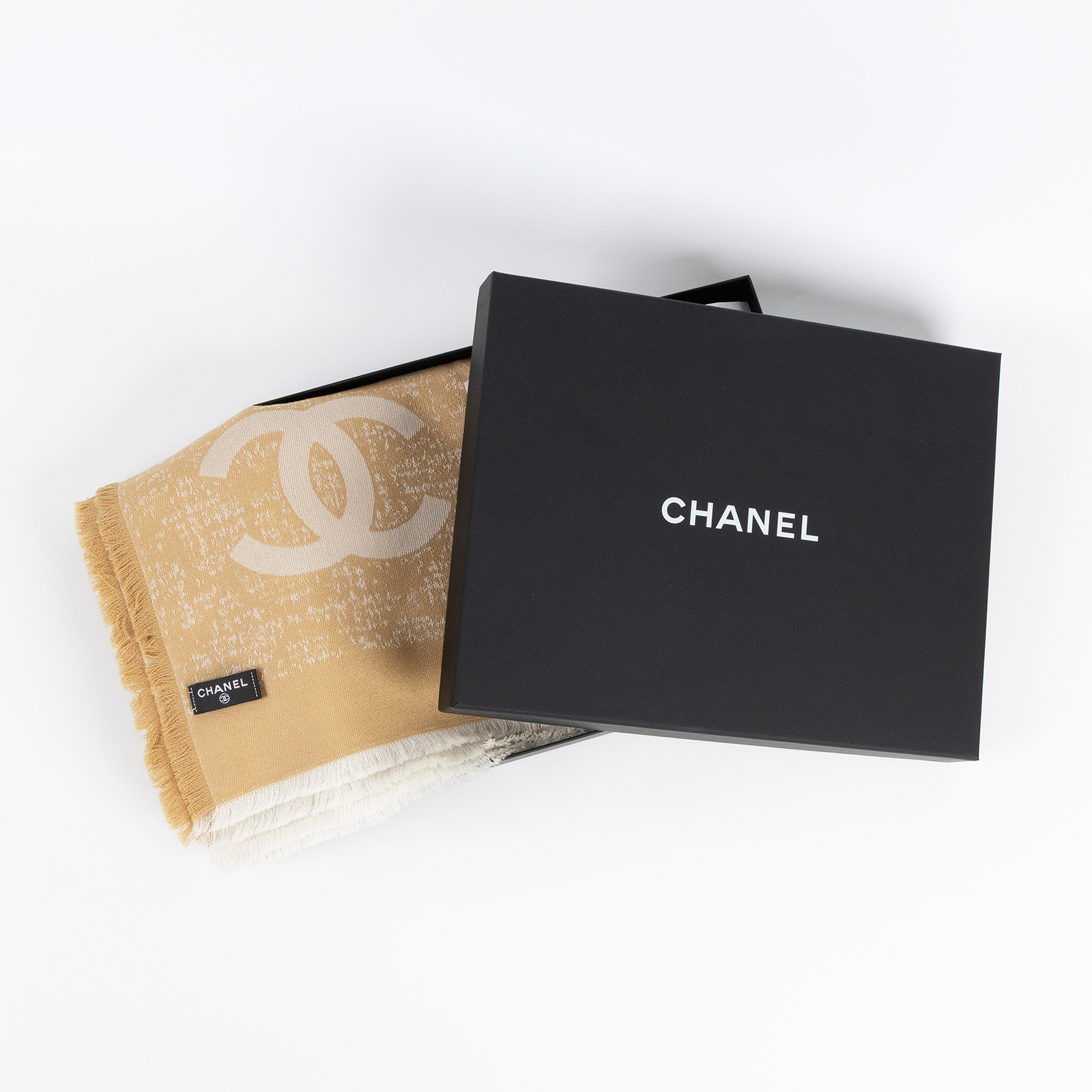 香奈兒 CHANEL CC LOGO 羊絨 披肩  奶茶雙C流蘇圍巾 原廠盒子