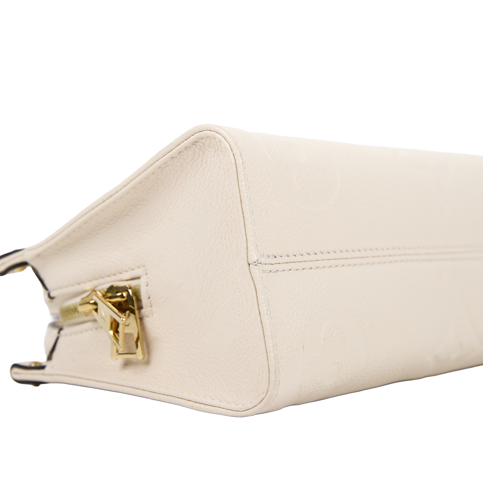 路易威登 LOUIS VUITTON OnTheGo East West 奶油色 壓花粒面牛皮 手提 斜背包 M23698 晶片款  防塵袋/背帶2