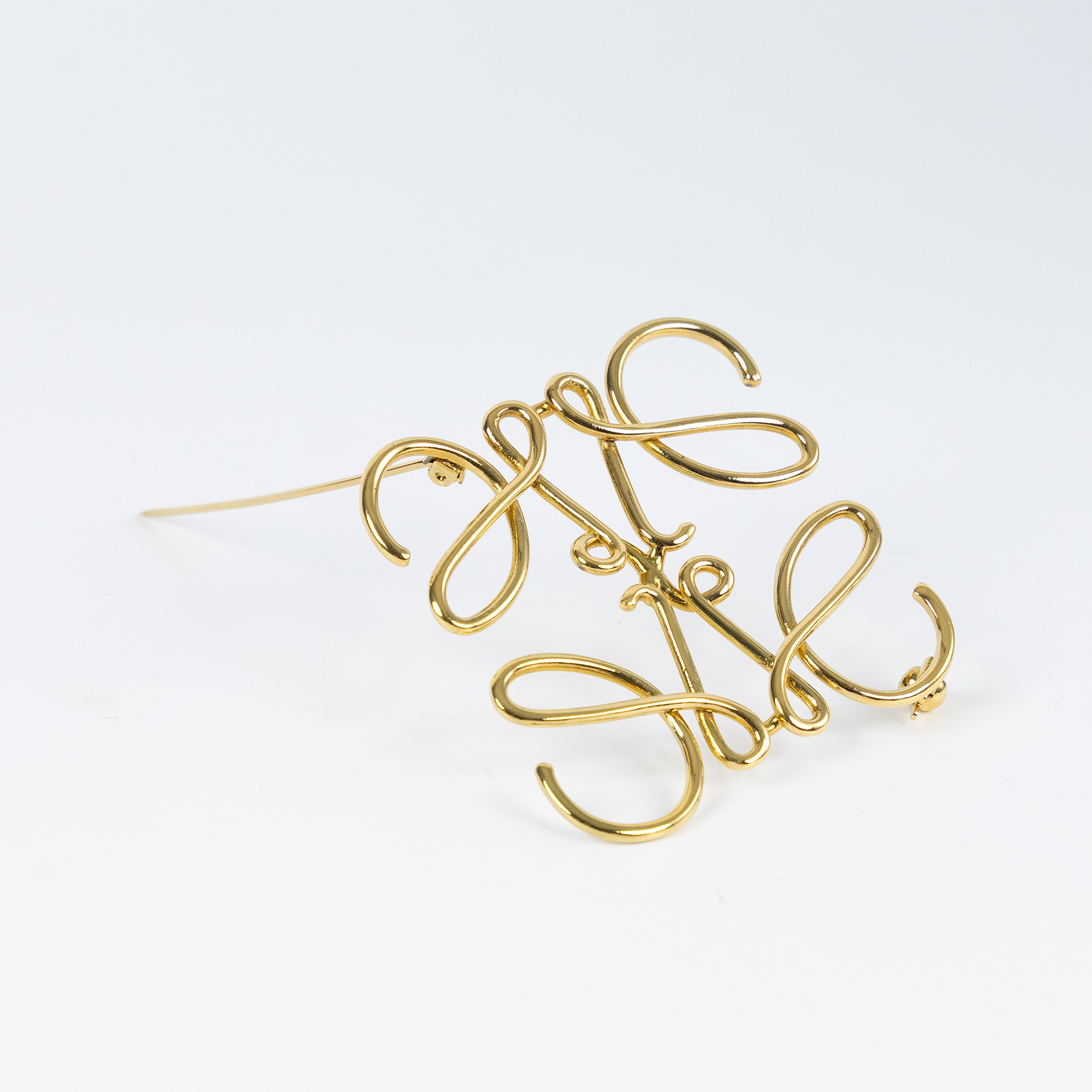 羅意威 LOEWE Anagram 別針 111.27.027 金色LOGO胸針 防塵袋