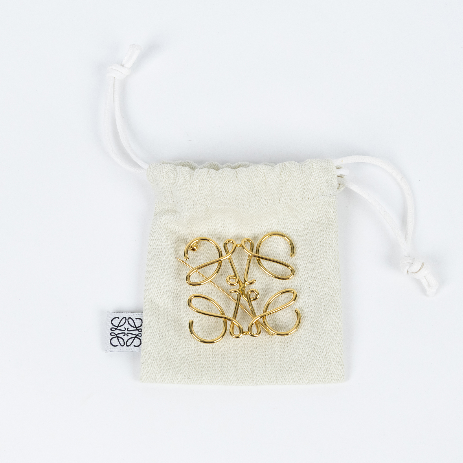 羅意威 LOEWE Anagram 別針 111.27.027 金色LOGO胸針 防塵袋