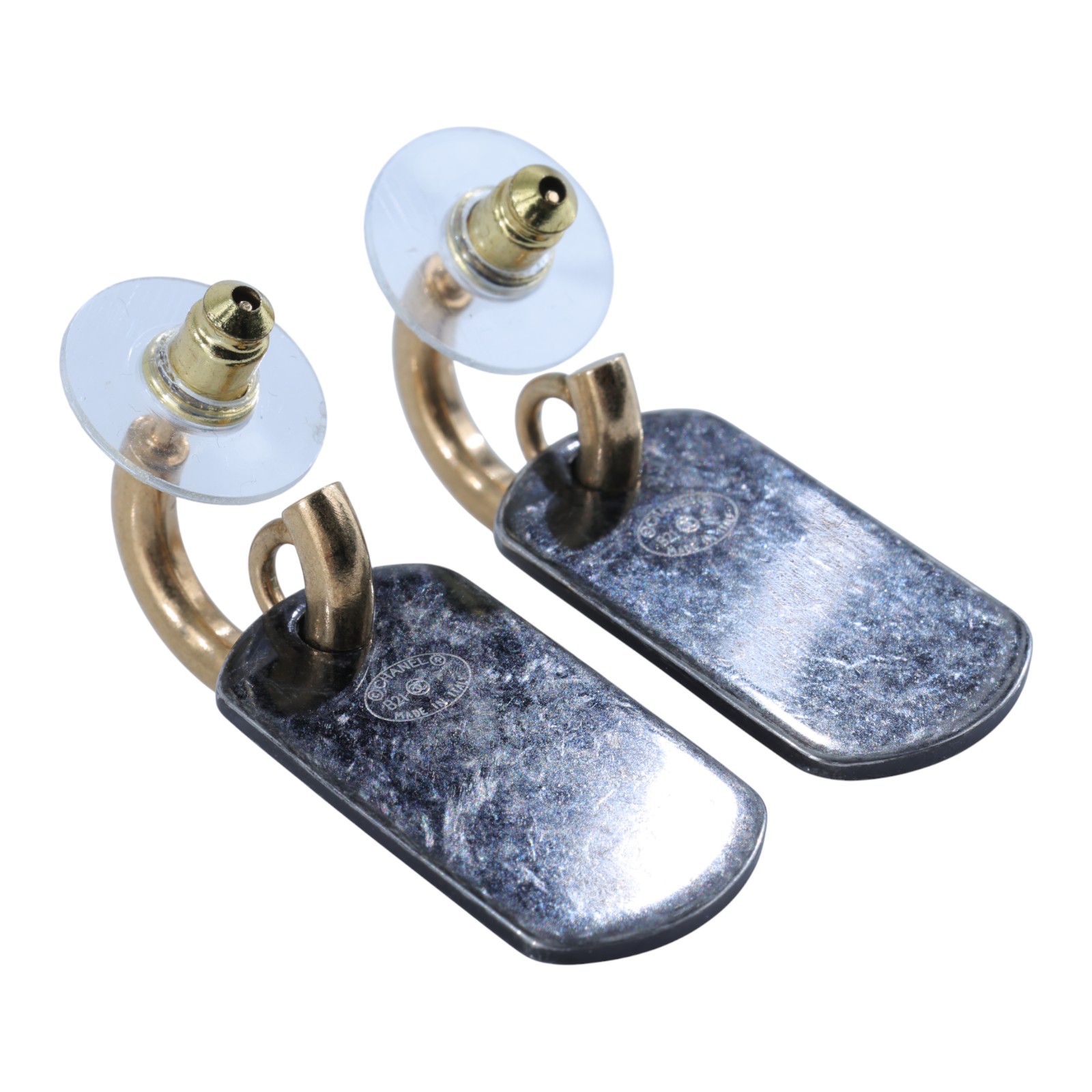 香奈兒 CHANEL CC LOGO 耳環 耳釘 B21P 鐵牌耳環 原廠盒子/防塵袋