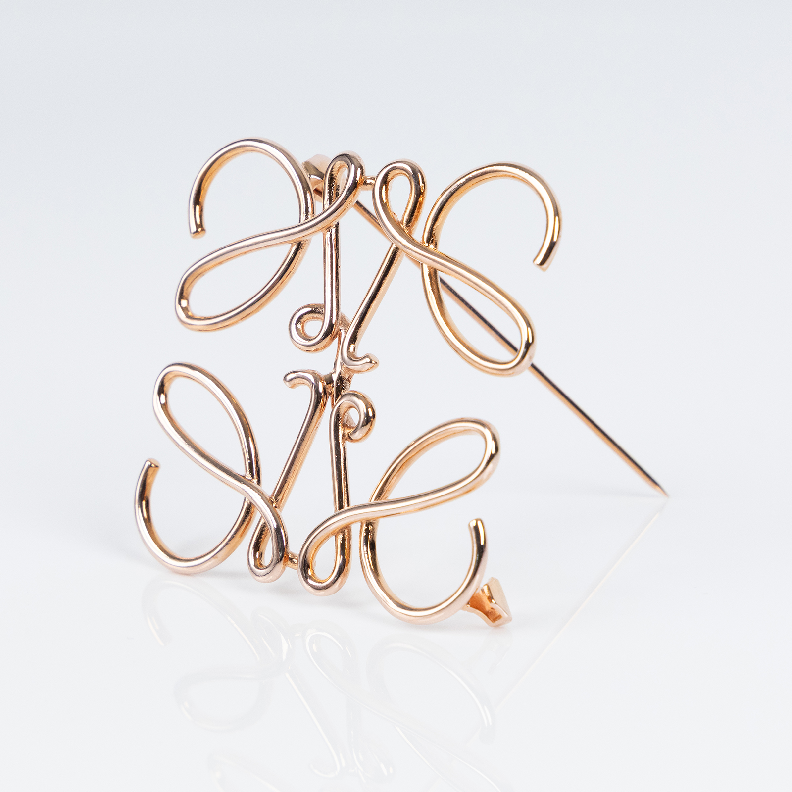 羅意威 LOEWE Anagram 別針 111.25.020 玫瑰色LOGO胸針 原廠盒子/防塵袋