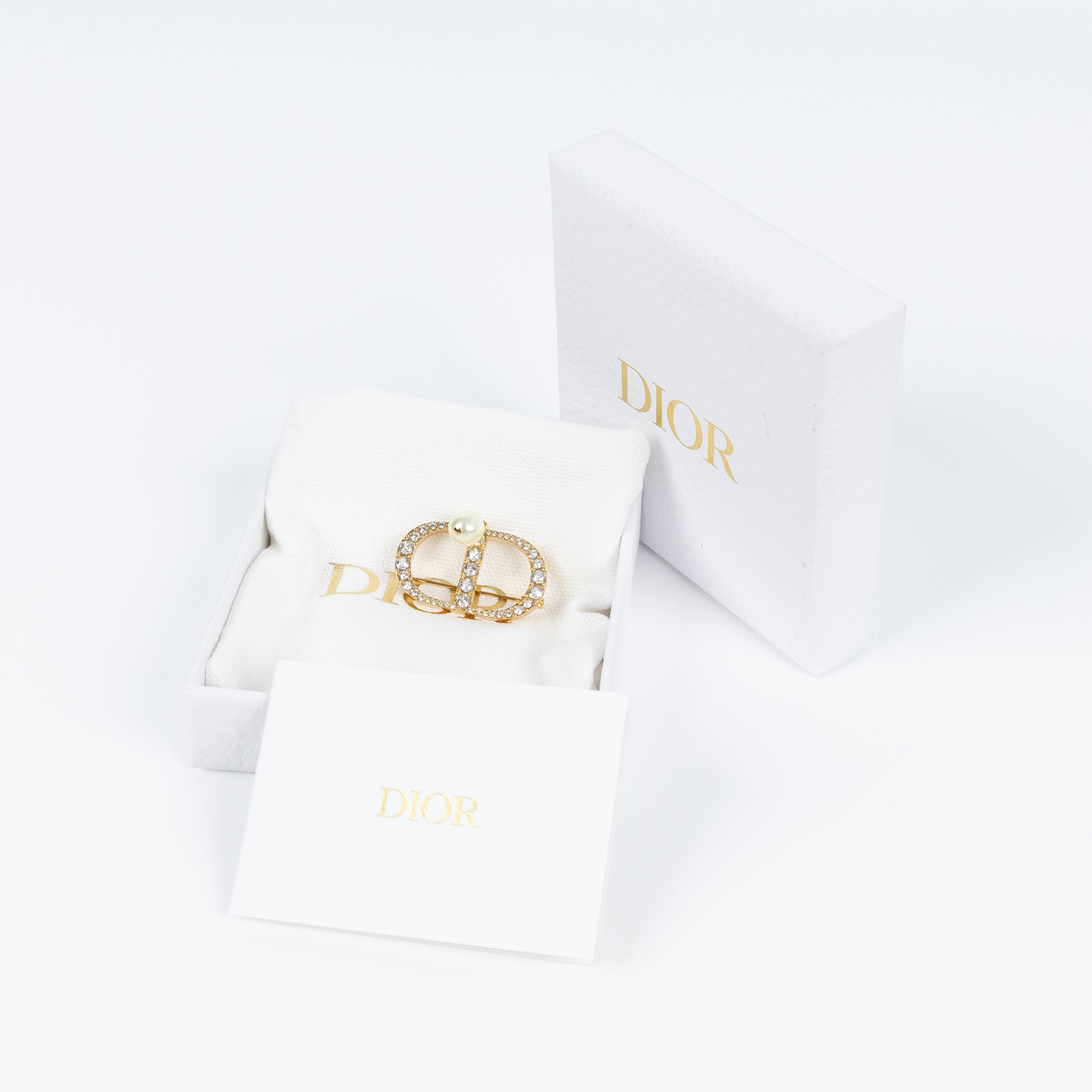 迪奧 CHRISTIAN DIOR Petit CD 胸針 V0716PTCCY_D301 水鑽CD珍珠胸針 原廠盒子/防塵袋