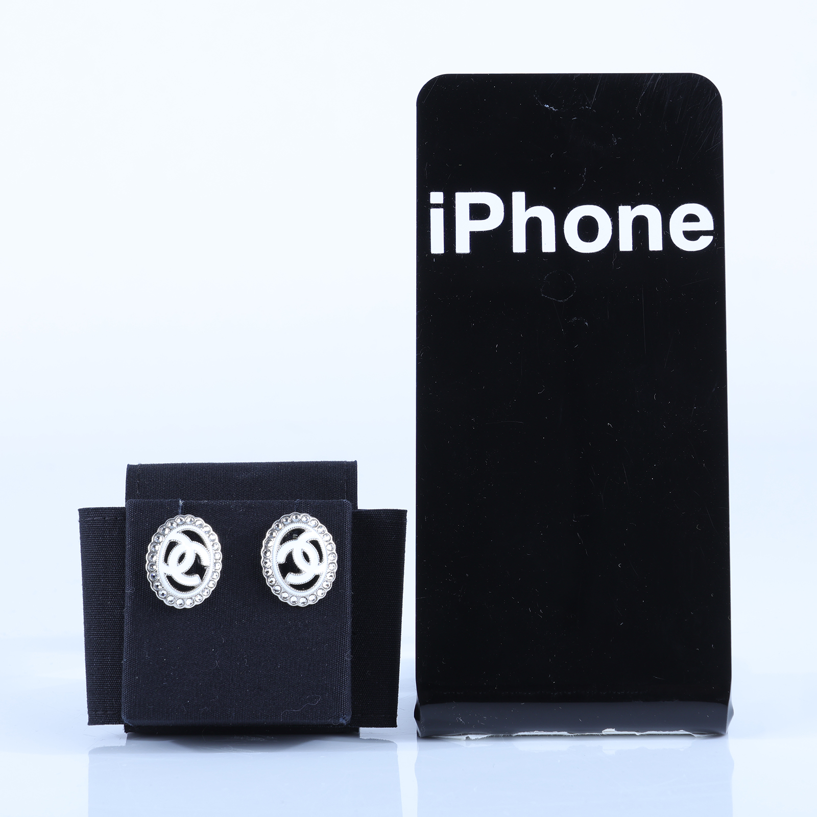 香奈兒 CHANEL CC LOGO 耳環 耳釘 A25/C 銀白水鑽簍空雙C耳環 原廠盒子/內襯