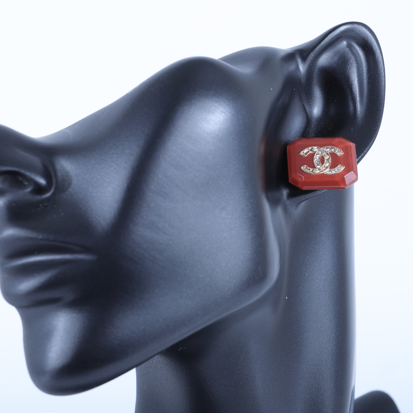 香奈兒 CHANEL CC LOGO 耳環 耳釘 B23/A 橘紅方塊雙C耳環 原廠盒子/內襯