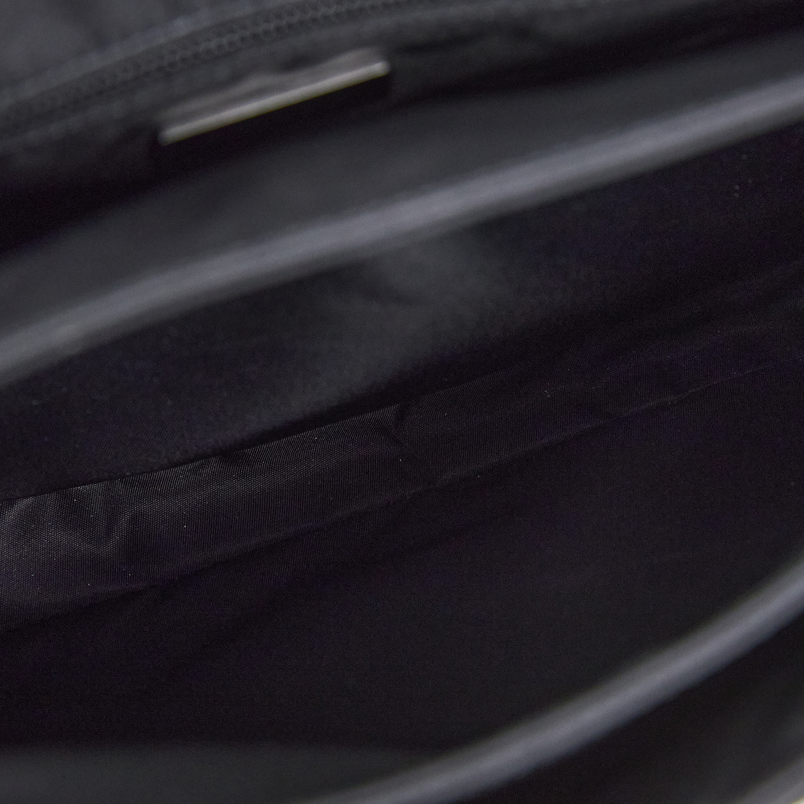 普拉達 PRADA Re-Nylon 夾棉 肩背袋 中型  1BD255_RDLN 黑尼龍Traveller郵差包 無附屬品