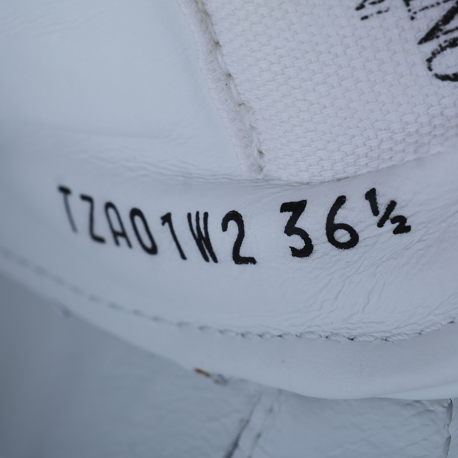 范倫鐵諾 VALENTINO Garavani Studs 低筒運動鞋 TZA01W2_365 白鉚釘運動鞋#36.5 原廠盒子/防塵袋