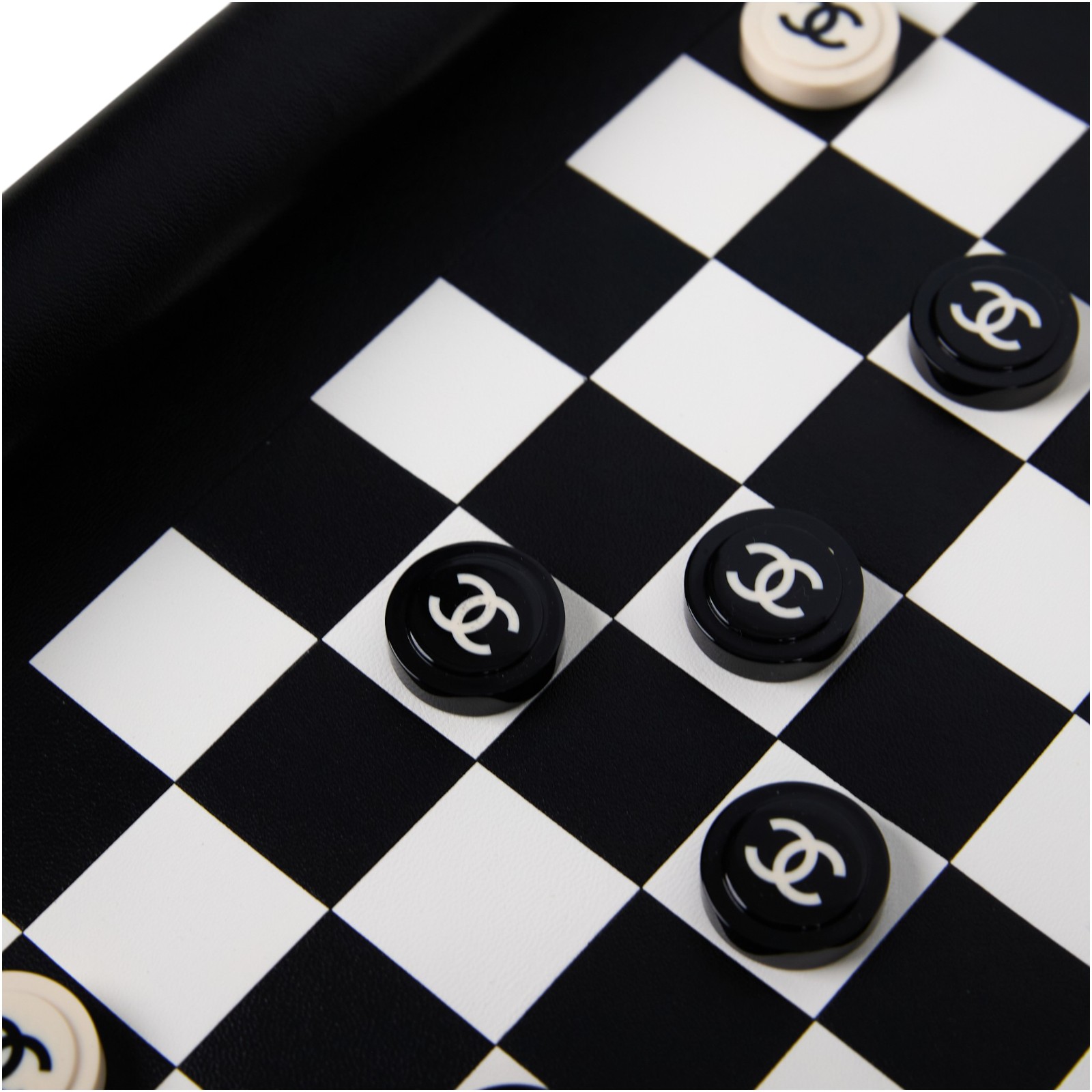 香奈兒 CHANEL Jeu de Dame 西洋跳棋 遊戲套裝 2021高級手工坊系列 AA7749 B06244 秋冬黑羊皮雙C標誌棋盤格紋套裝 原廠盒子2/防塵袋