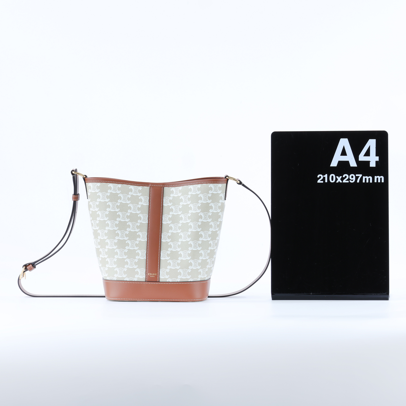 思琳 CELINE Triomphe帆布 小型 Bucket 肩背 水桶包 191442CAS 米棕TRIOMPHE BUCKET  SMALL 防塵袋