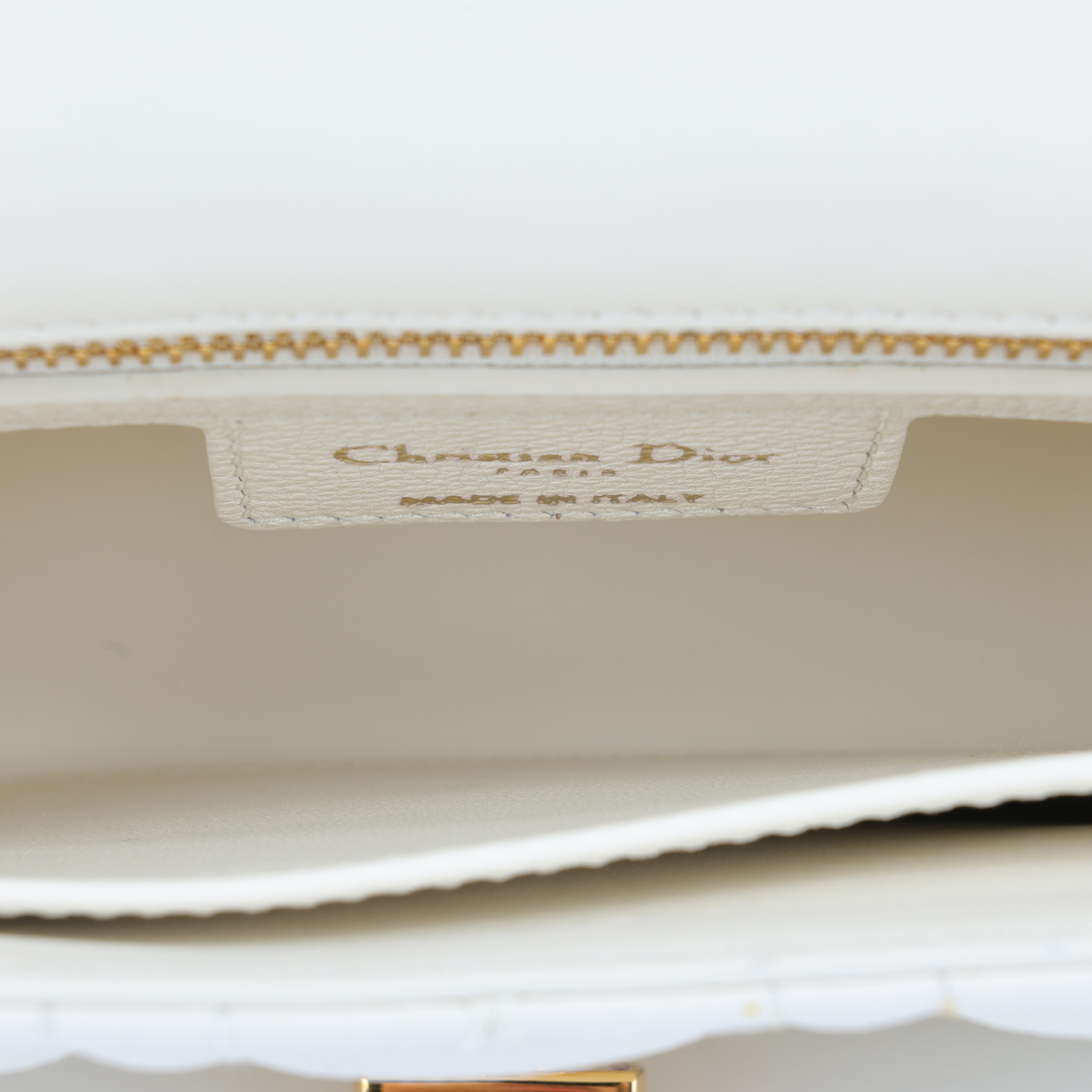 迪奧 CHRISTIAN DIOR Caro 小牛皮 小號 肩背 手袋 M9241UWHC 白金CARO肩背包 小號 原廠盒子/防塵袋