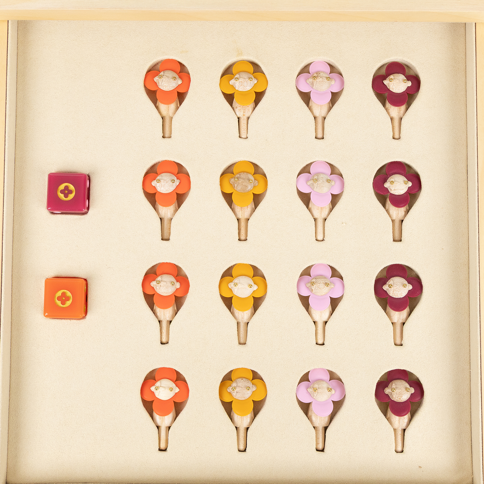 路易威登 LOUIS VUITTON Vivienne Vic禮 飛行棋 跳棋  木製VIVIENNE跳棋 原廠盒子