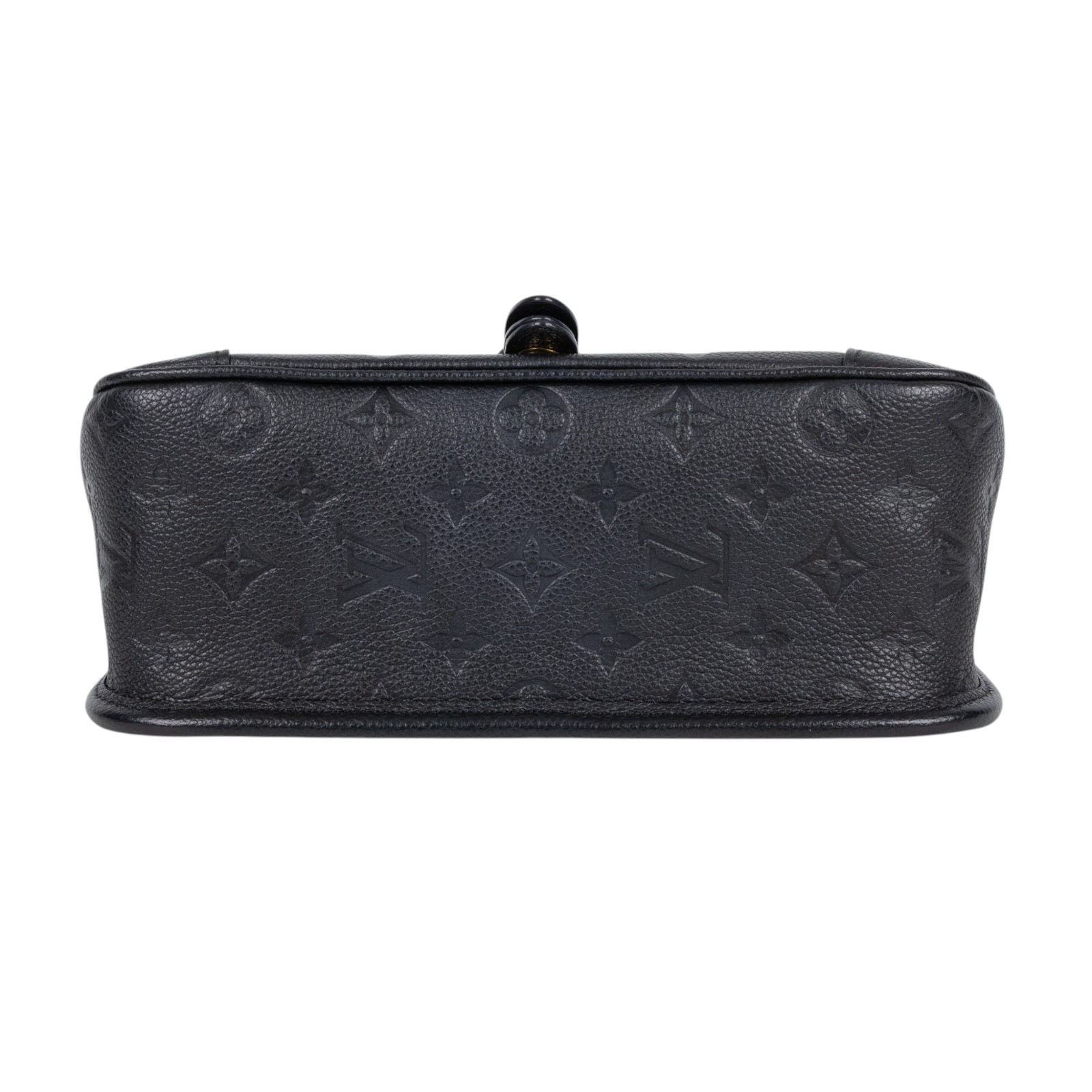 路易威登 LOUIS VUITTON Diane 腋下包法棍 單肩背包 黑色 M46386 晶片款 黑壓紋Diane金釦側背包 原廠盒子/防塵袋/背帶2