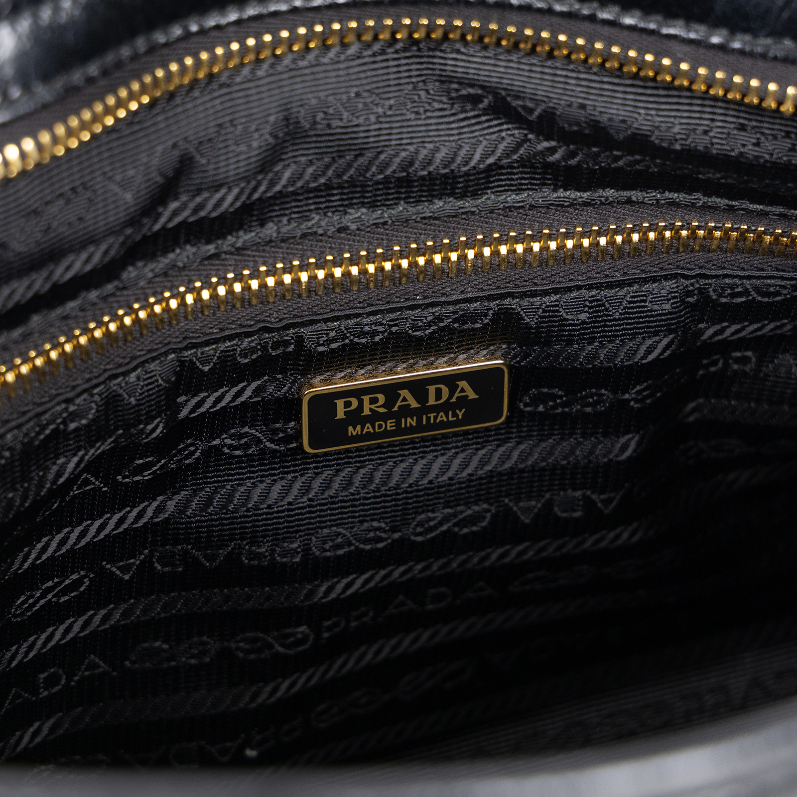 普拉達 PRADA Bonnie 皮革手提包 中型 1BA426_2CYR 黑油蠟皮Bonnie 中號皮革手袋 防塵袋/背帶