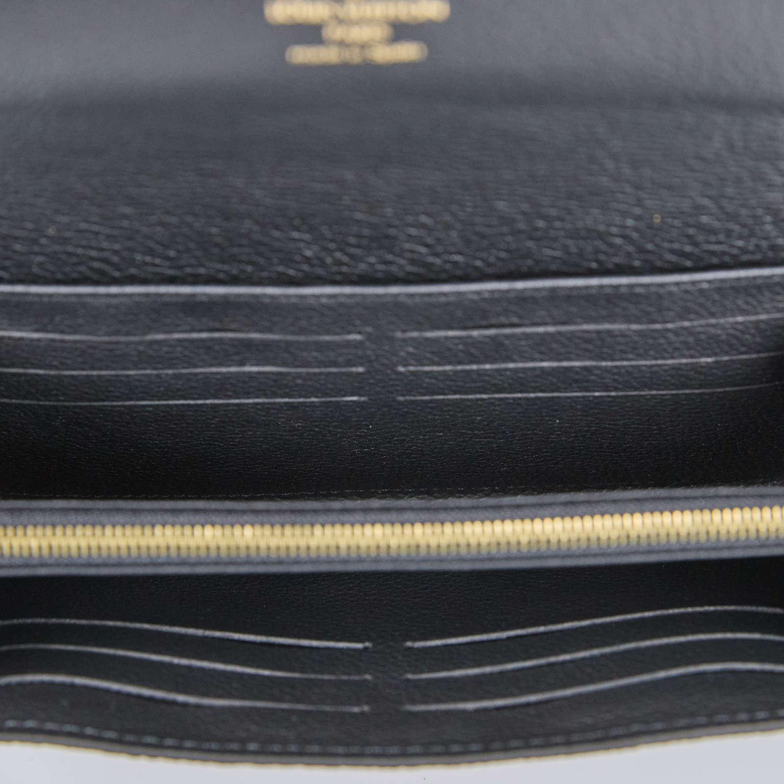 路易威登 LOUIS VUITTON Sarah 錢包 壓花牛皮 黑色 M82257 黑壓紋SARAH長夾 原廠盒子/防塵袋