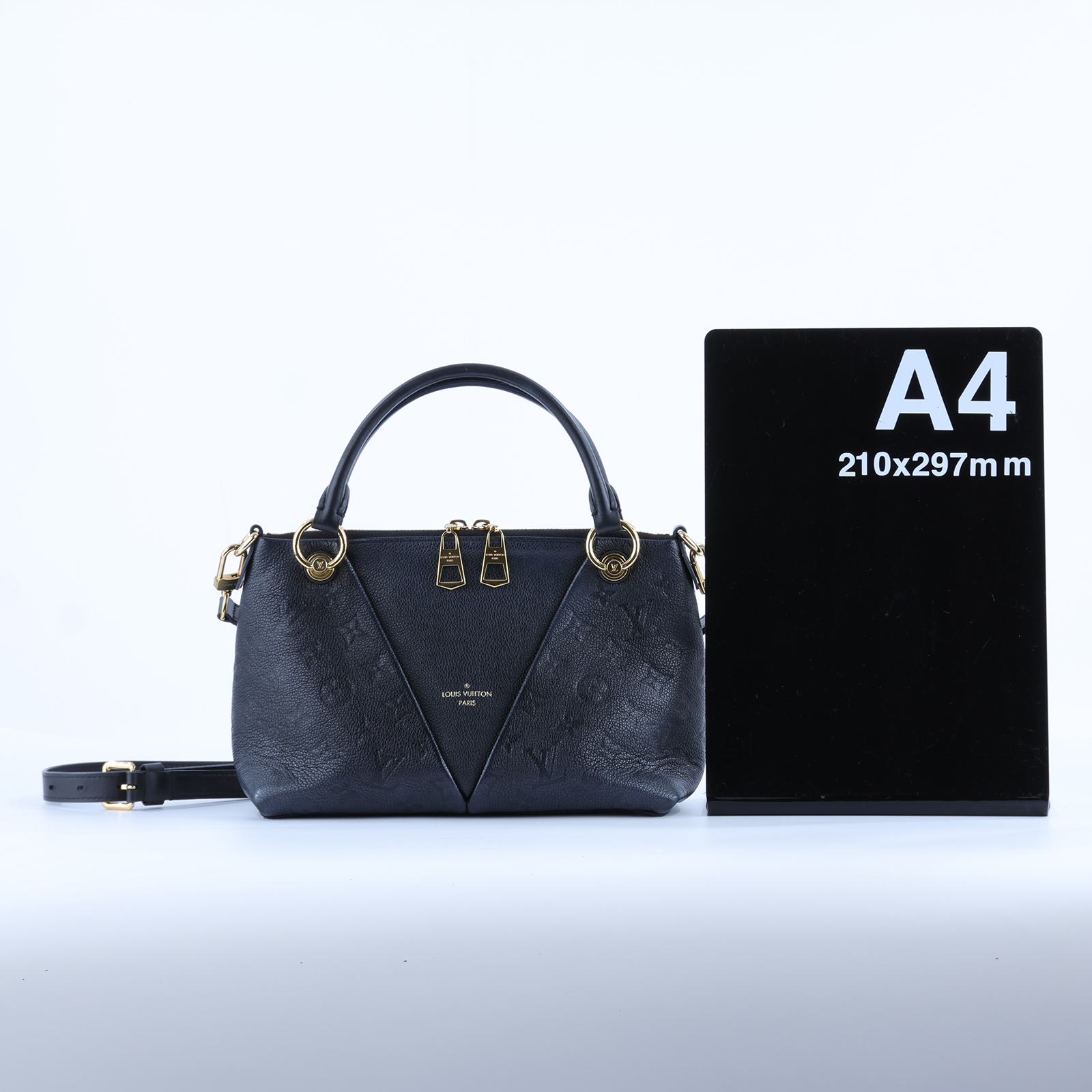 路易威登 LOUIS VUITTON V Tote BB 手提包 肩背包 斜背包 M44937 晶片款 黑壓紋V Tote BB 兩用手袋 防塵袋/背帶