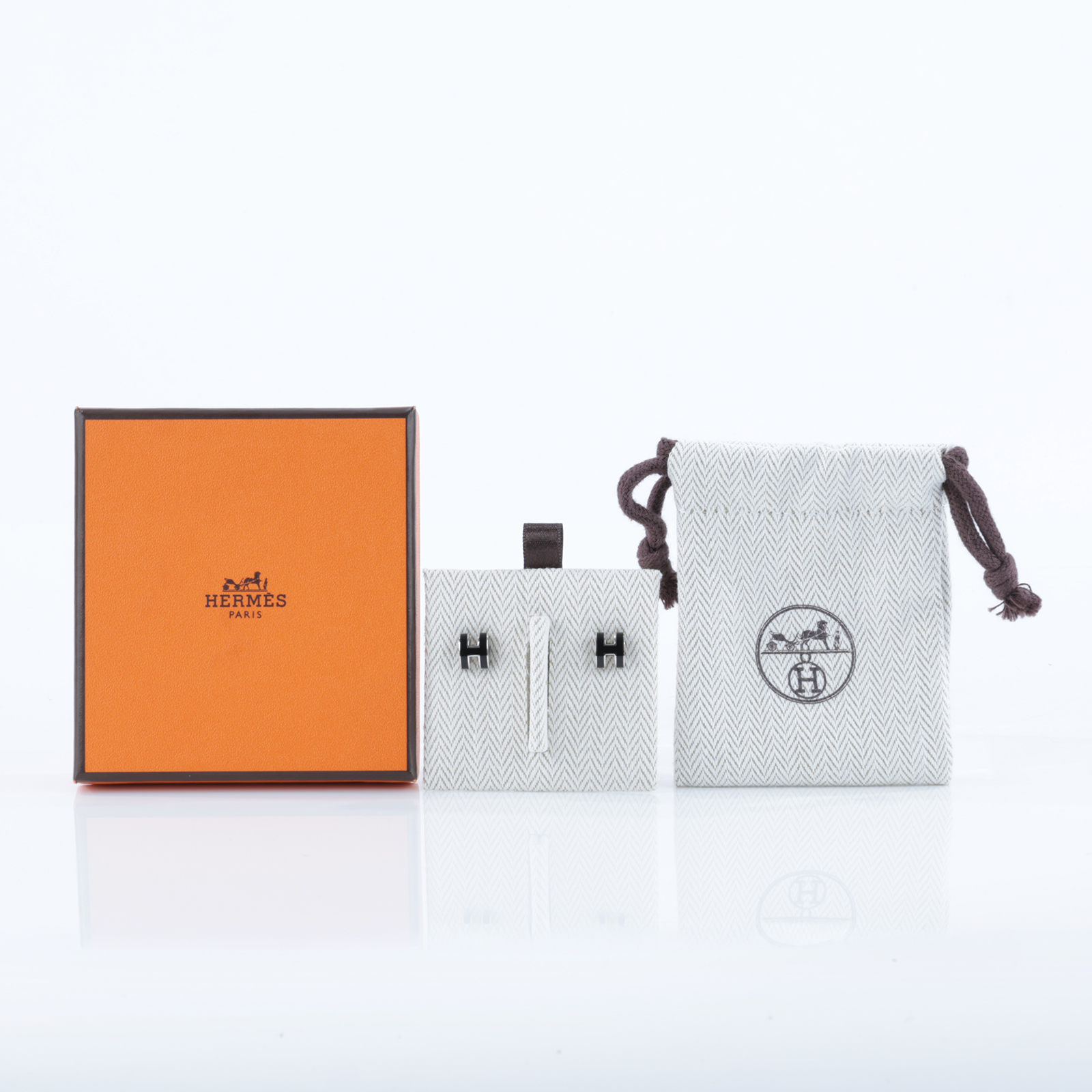 愛馬仕 Hermes Mini Pop H 耳釘 黑色 H608002FP03 GD 12 01 黑銀POP H 耳環 原廠盒子/內襯/防塵袋