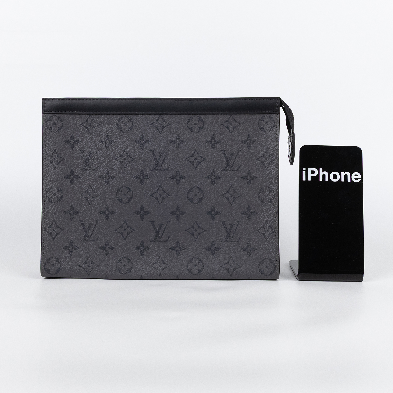 路易威登 LOUIS VUITTON Pochette Voyage MM 手拿包 Eclipse M69535 晶片款 黑原花手拿包 防塵袋