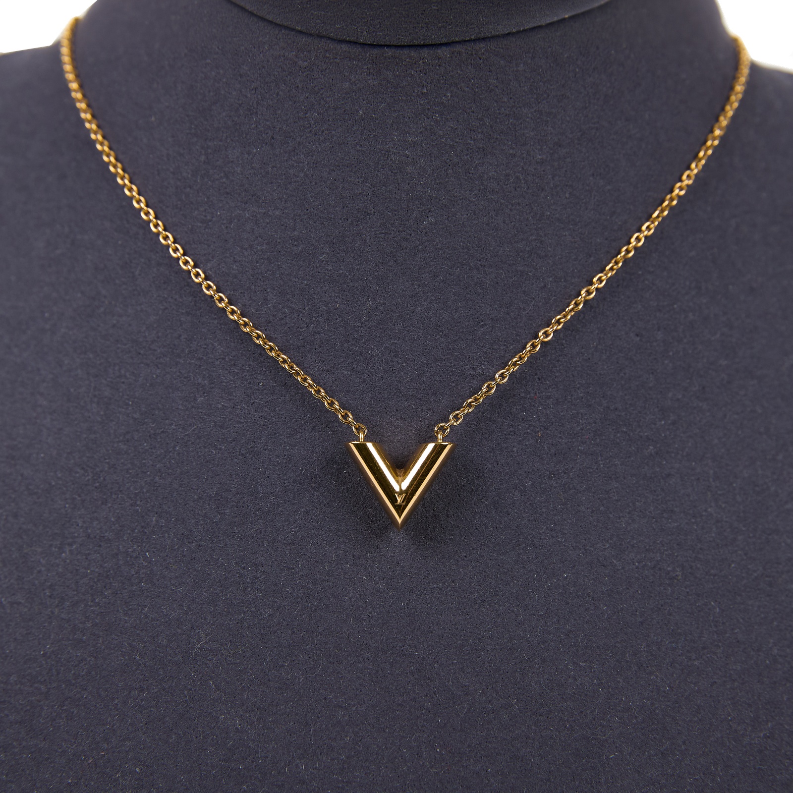 路易威登 LOUIS VUITTON Essential V 項鏈 金屬色 M61083 金色ESSENTIAL V項鍊 原廠盒子/防塵袋