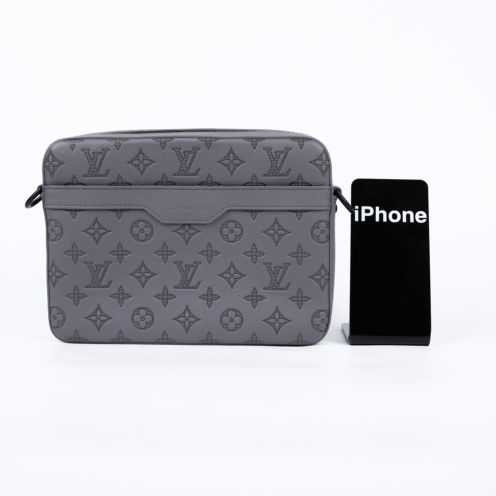 路易威登 LOUIS VUITTON Trio 郵差包 肩背包 斜背包 M46603 晶片款 灰原花壓紋 Trio 郵差包 原廠盒子/防塵袋/內袋2/背帶