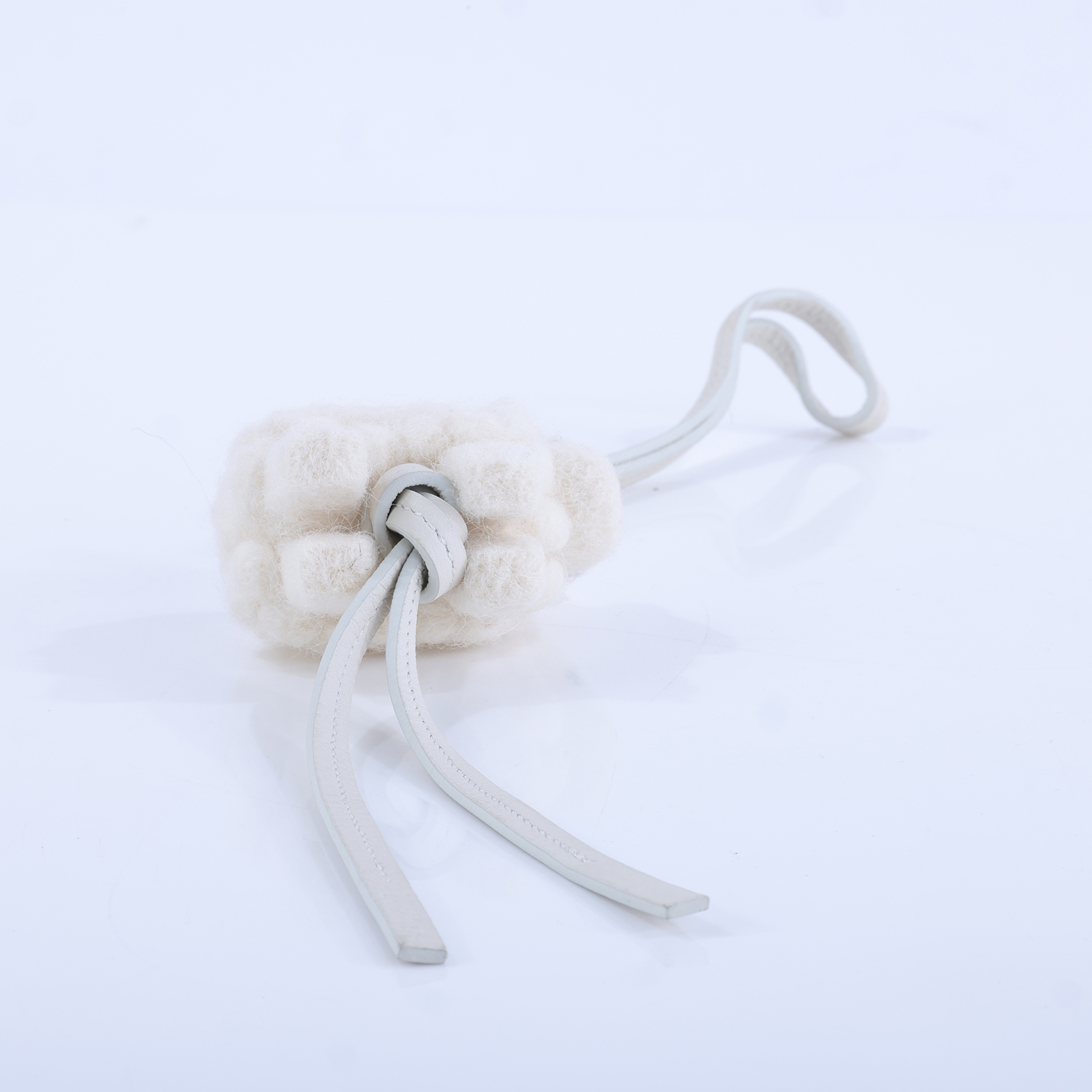羅意威 LOEWE 綿羊造型掛飾 C621232XBV 白綿羊吊飾 無附屬品