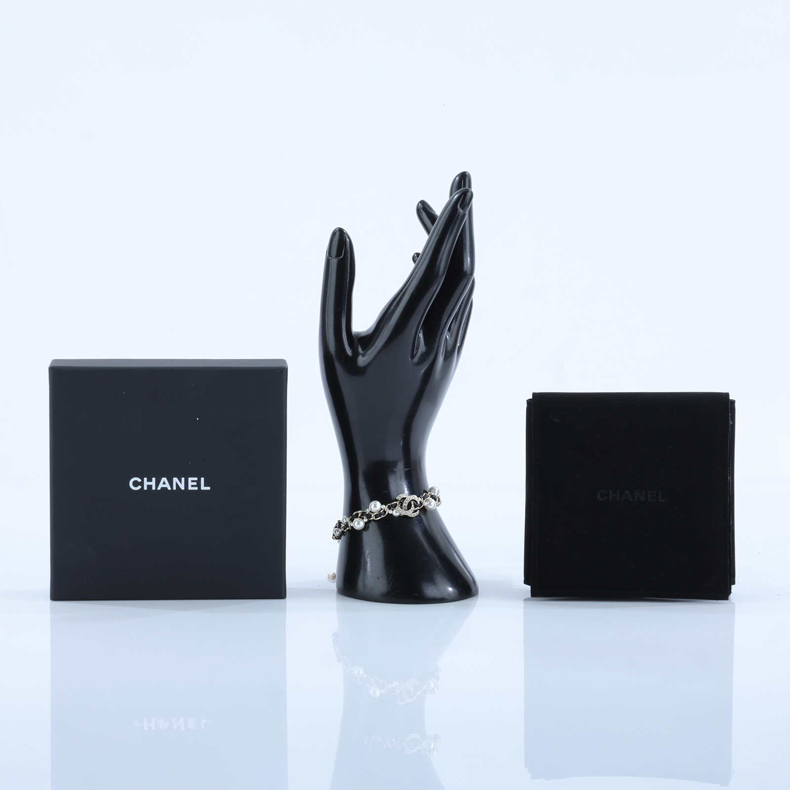 香奈兒 CHANEL CC LOGO 手鍊 A19S 皮穿繩珍珠手鍊 原廠盒子/內膽