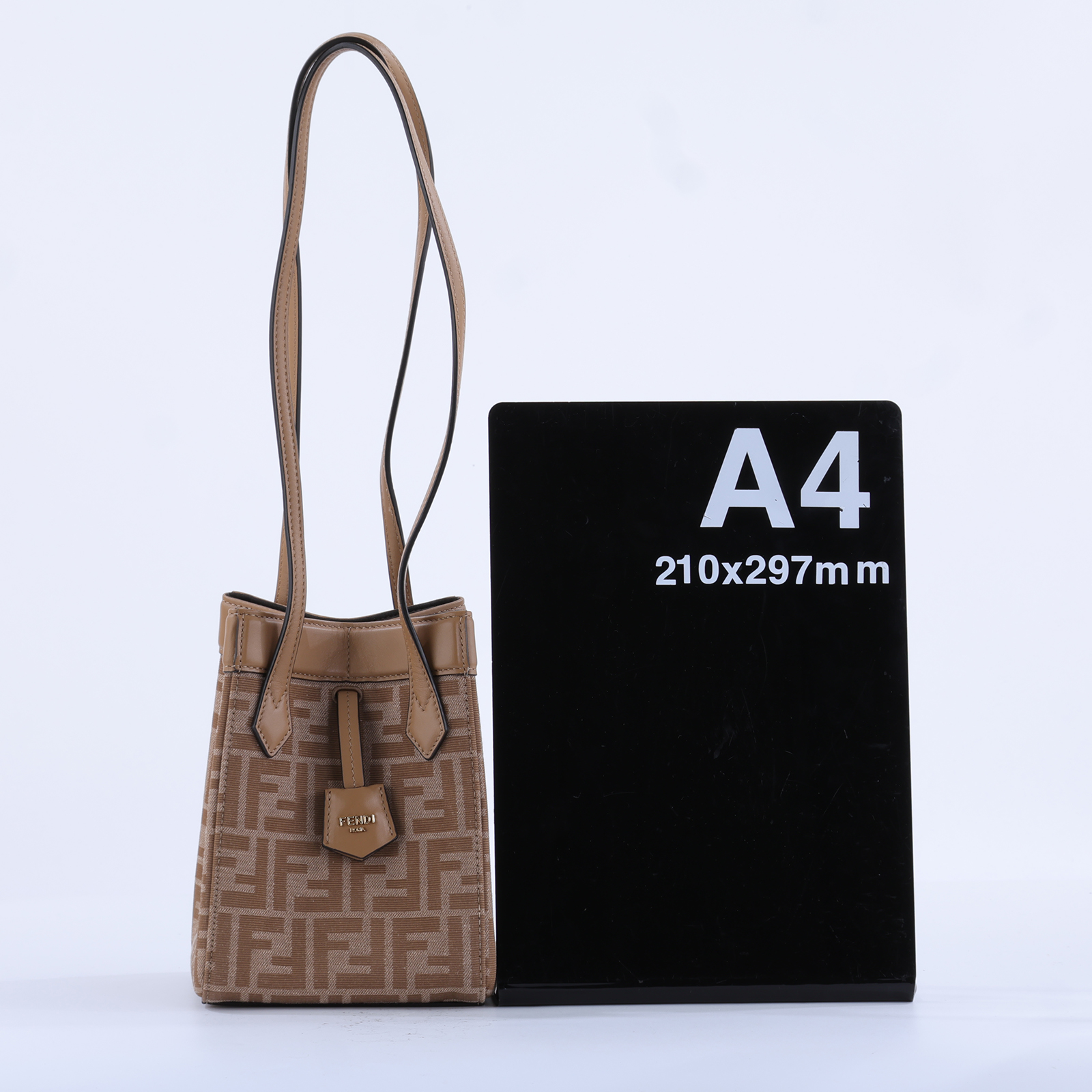 芬迪 FENDI 迷你 Origami 水桶包 8BS083AFPM 淺咖 MINI Origami 水桶包 無附屬品